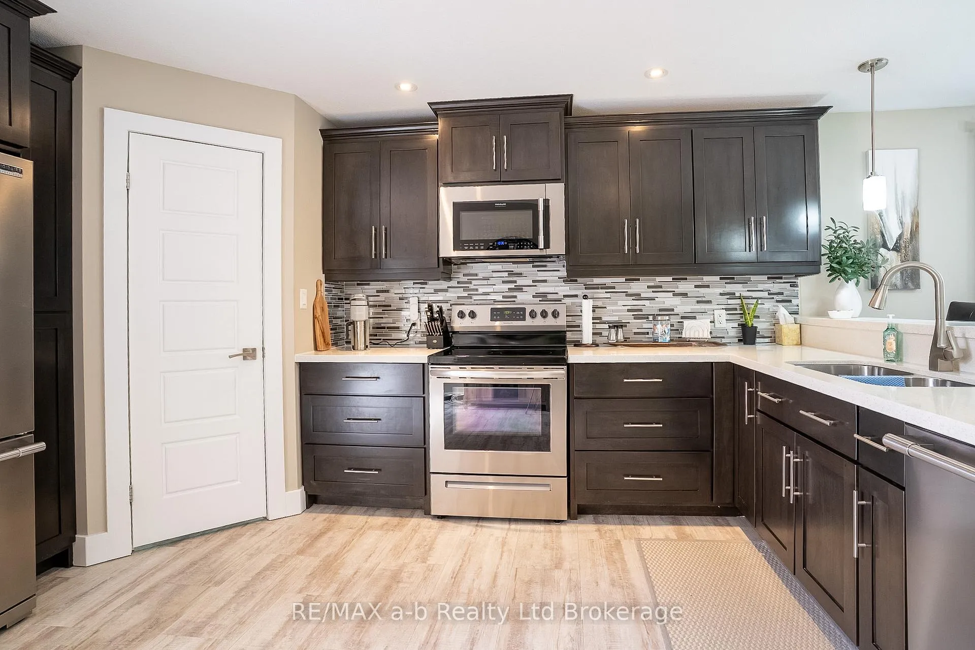 Photo 17 of 136 Maple Lane, Tillsonburg — HOMEH