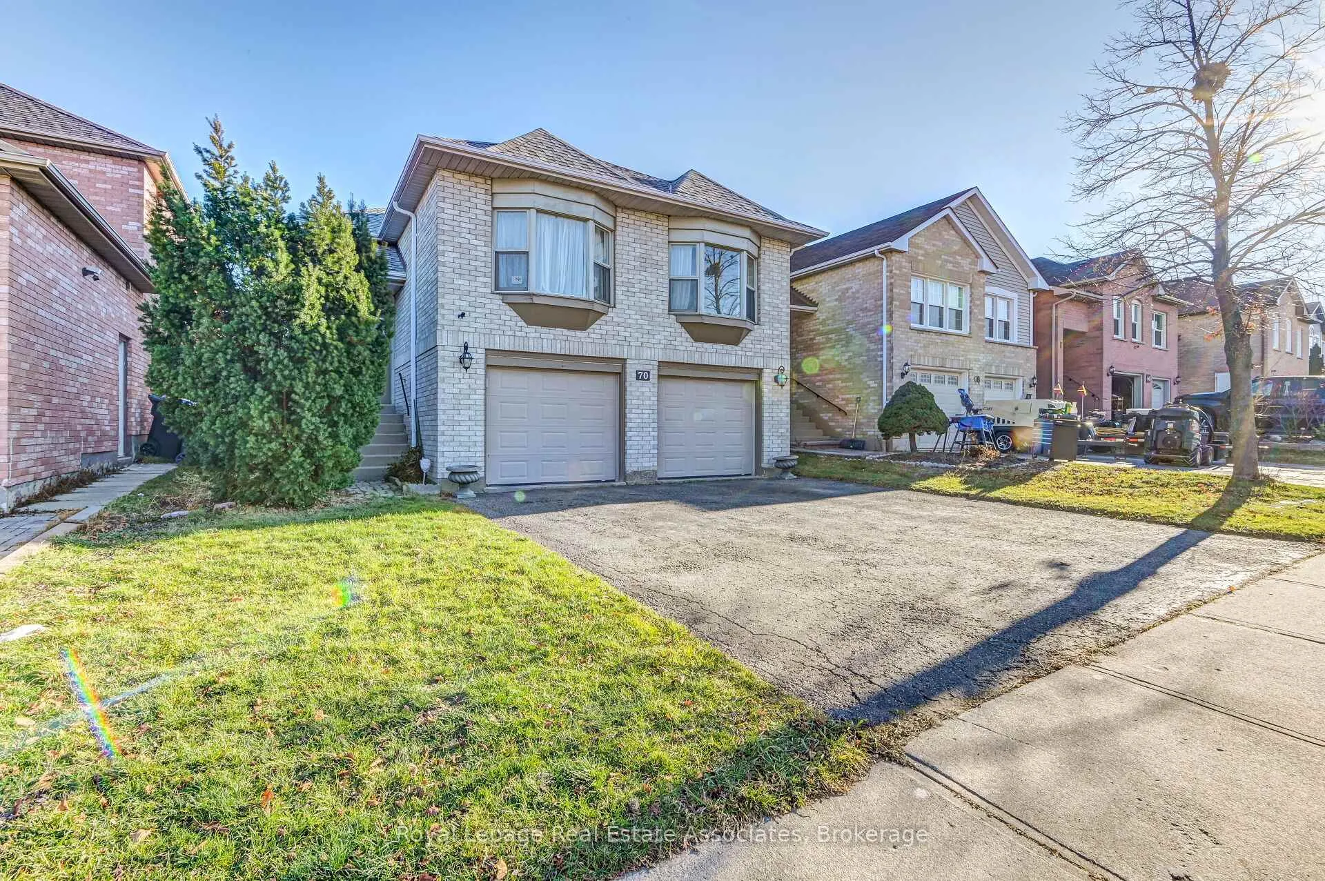 Photo 2 of 70 Nectarine Crescent, Brampton, Westgate — HOMEH
