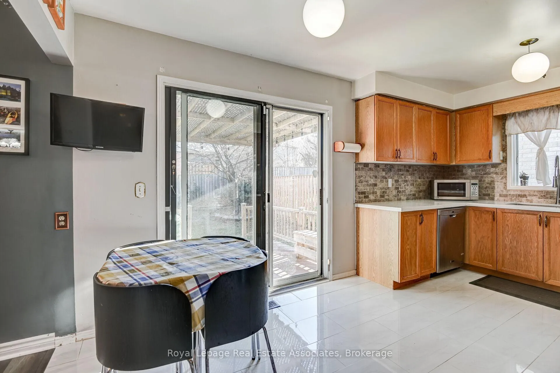 Photo 9 of 70 Nectarine Crescent, Brampton, Westgate — HOMEH