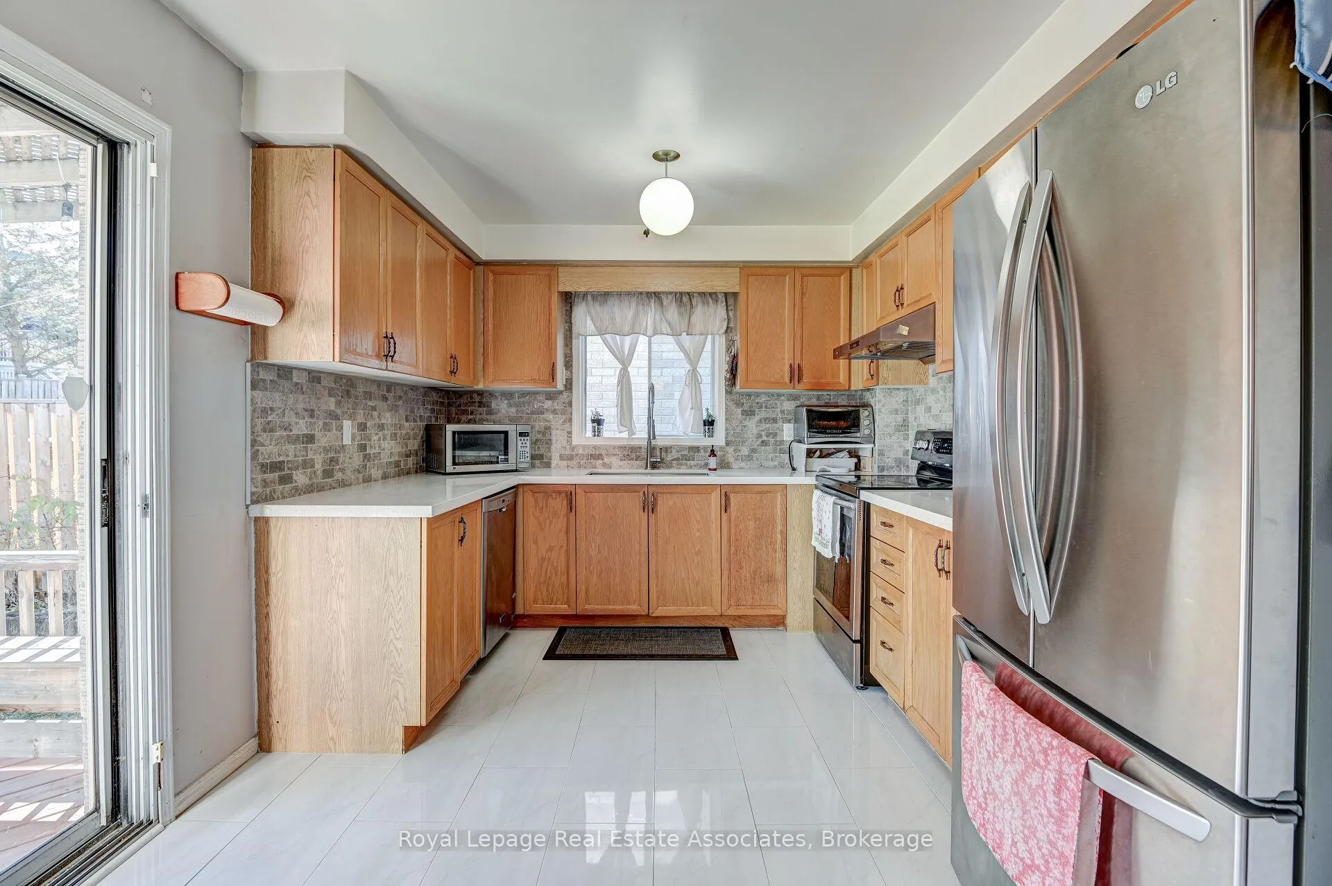 Photo 10 of 70 Nectarine Crescent, Brampton, Westgate — HOMEH