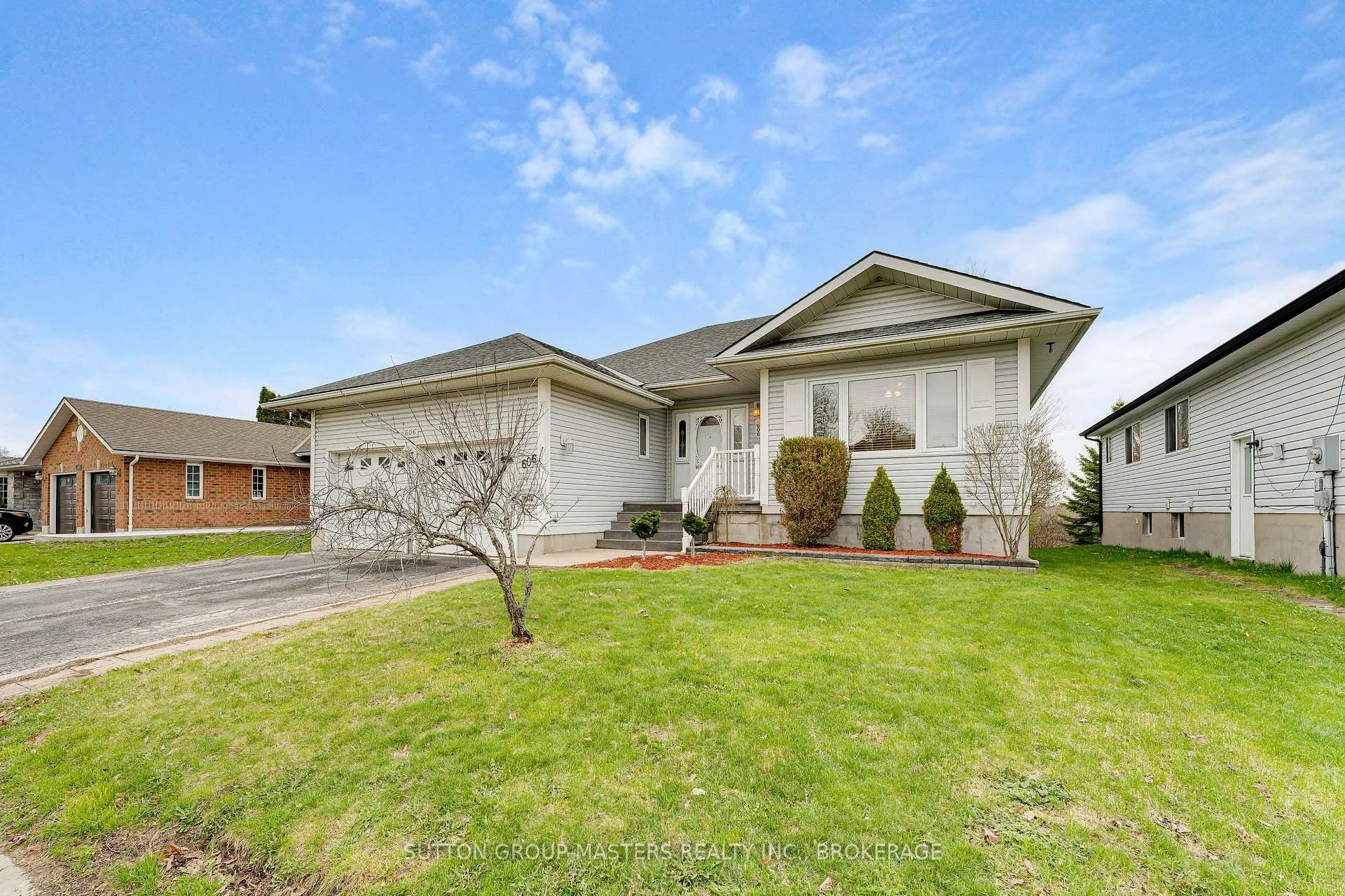 Photo 2 of 606 Arbour Crescent, Kingston, East Gardiners Rd — HOMEH