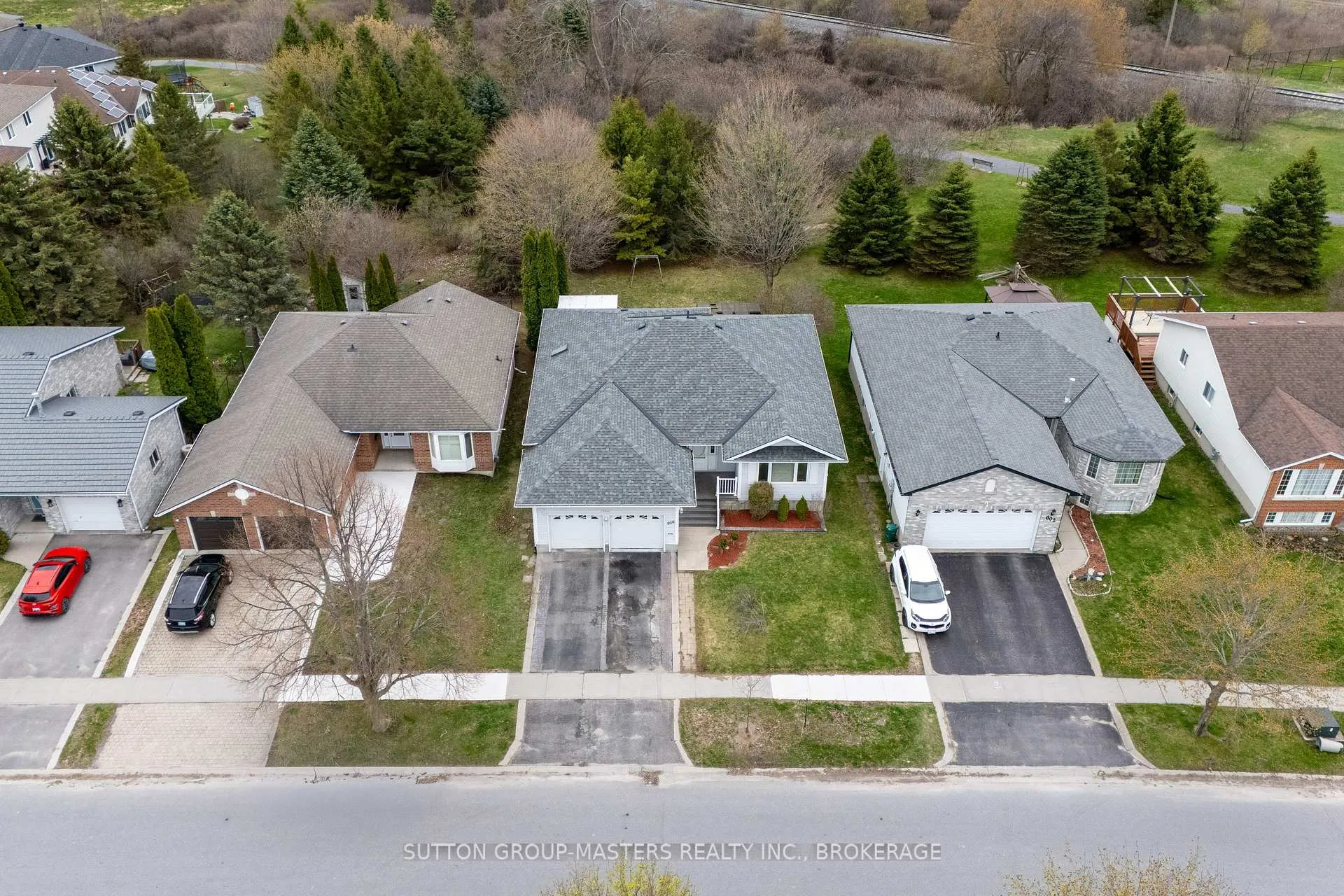 Photo 3 of 606 Arbour Crescent, Kingston, East Gardiners Rd — HOMEH