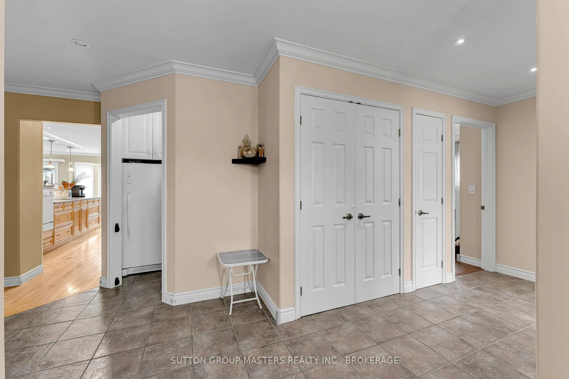 Photo 7 of 606 Arbour Crescent, Kingston, East Gardiners Rd — HOMEH