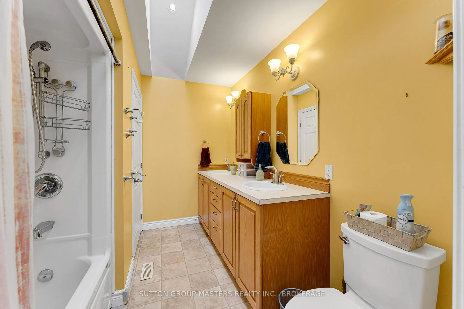 Photo 21 of 606 Arbour Crescent, Kingston, East Gardiners Rd — HOMEH