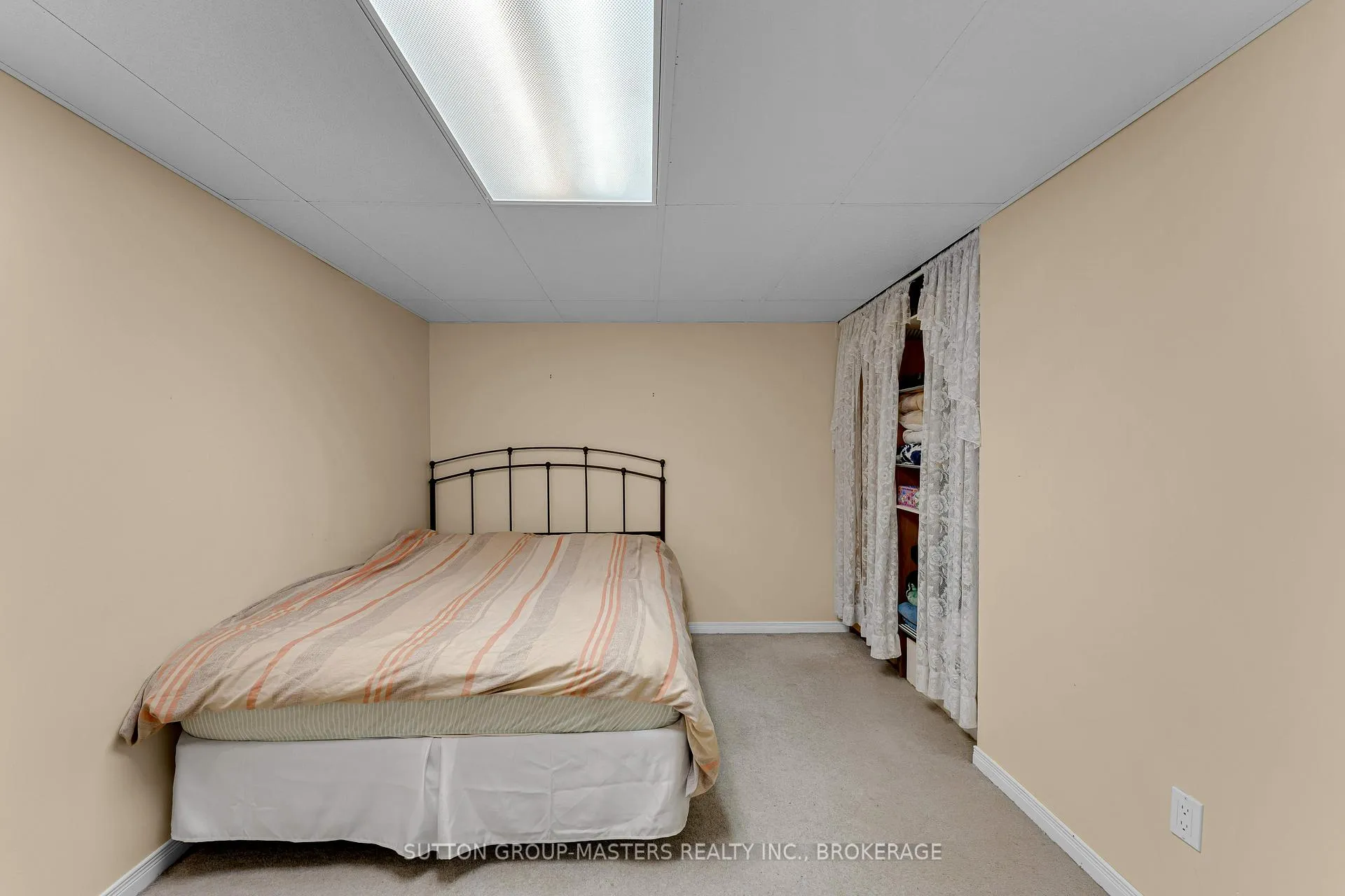 Photo 36 of 606 Arbour Crescent, Kingston, East Gardiners Rd — HOMEH