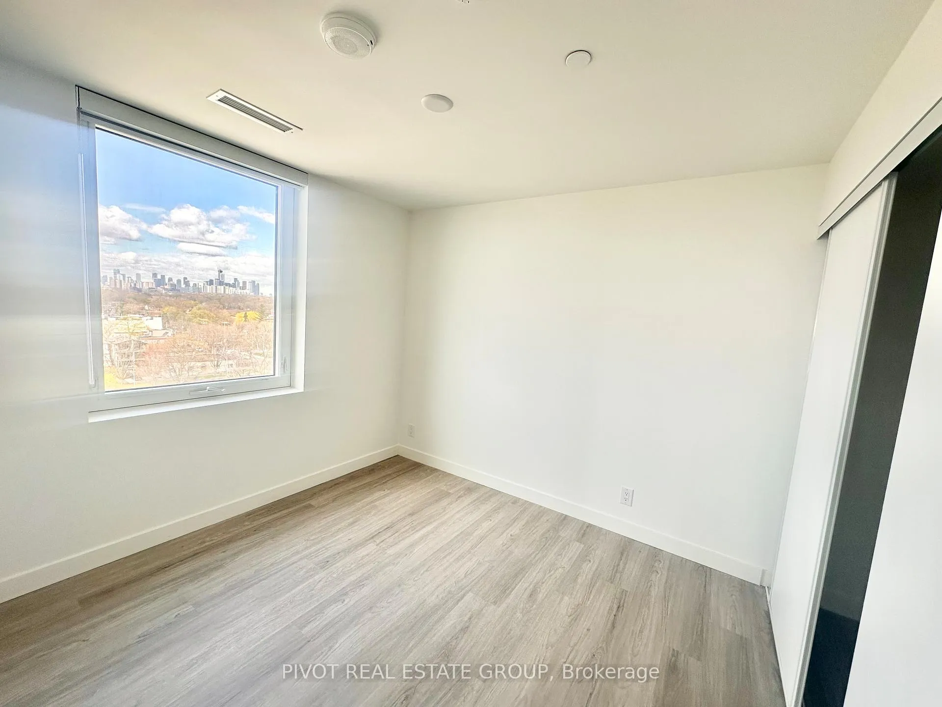 Photo 4 of Unit 910, 1050 Eastern Avenue, Toronto, The Beaches — HOMEH