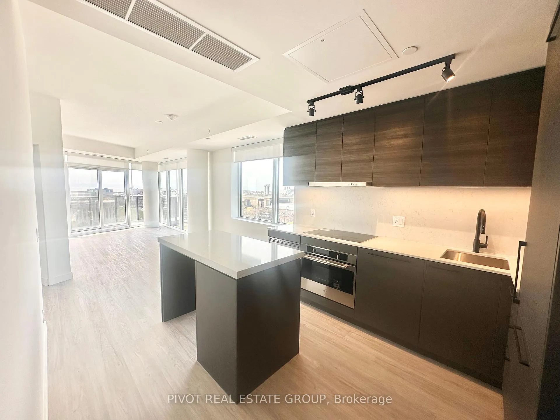 Photo 5 of Unit 910, 1050 Eastern Avenue, Toronto, The Beaches — HOMEH