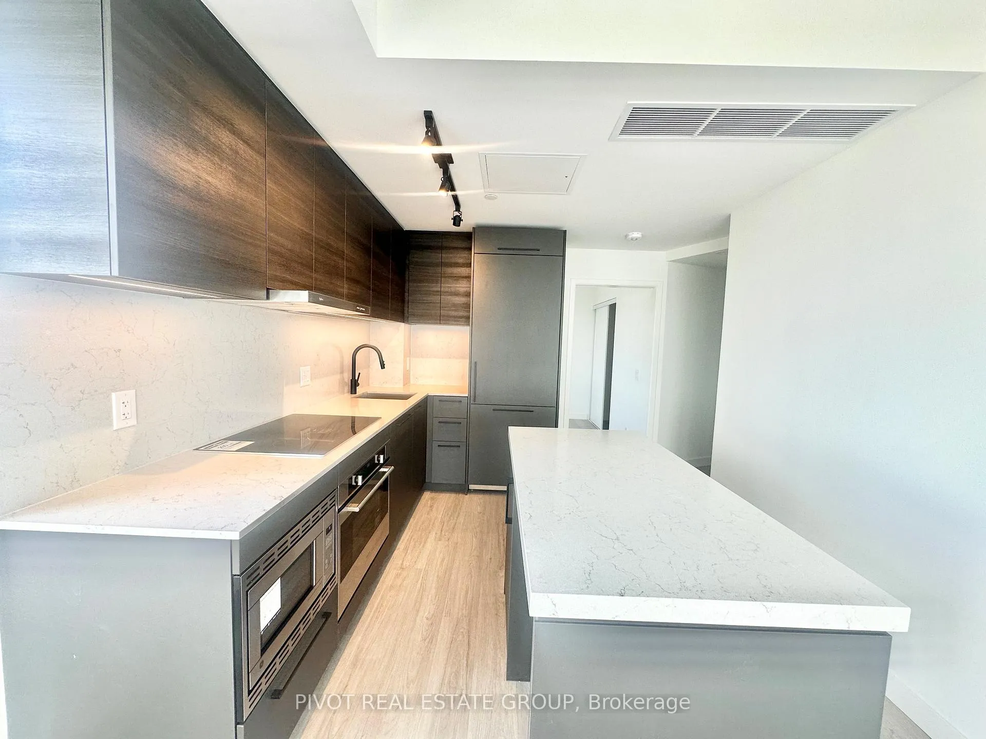 Photo 8 of Unit 910, 1050 Eastern Avenue, Toronto, The Beaches — HOMEH
