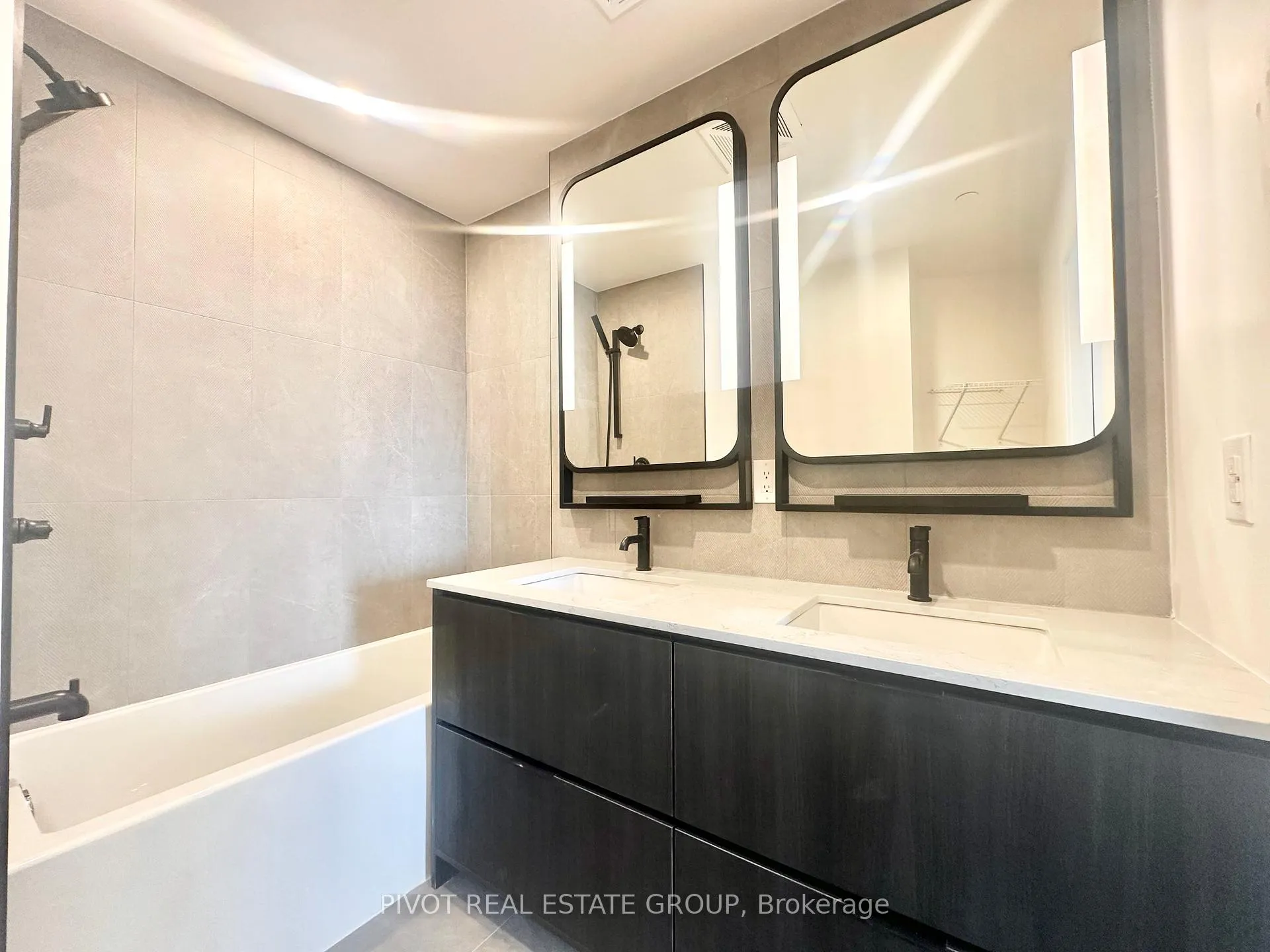 Photo 15 of Unit 910, 1050 Eastern Avenue, Toronto, The Beaches — HOMEH