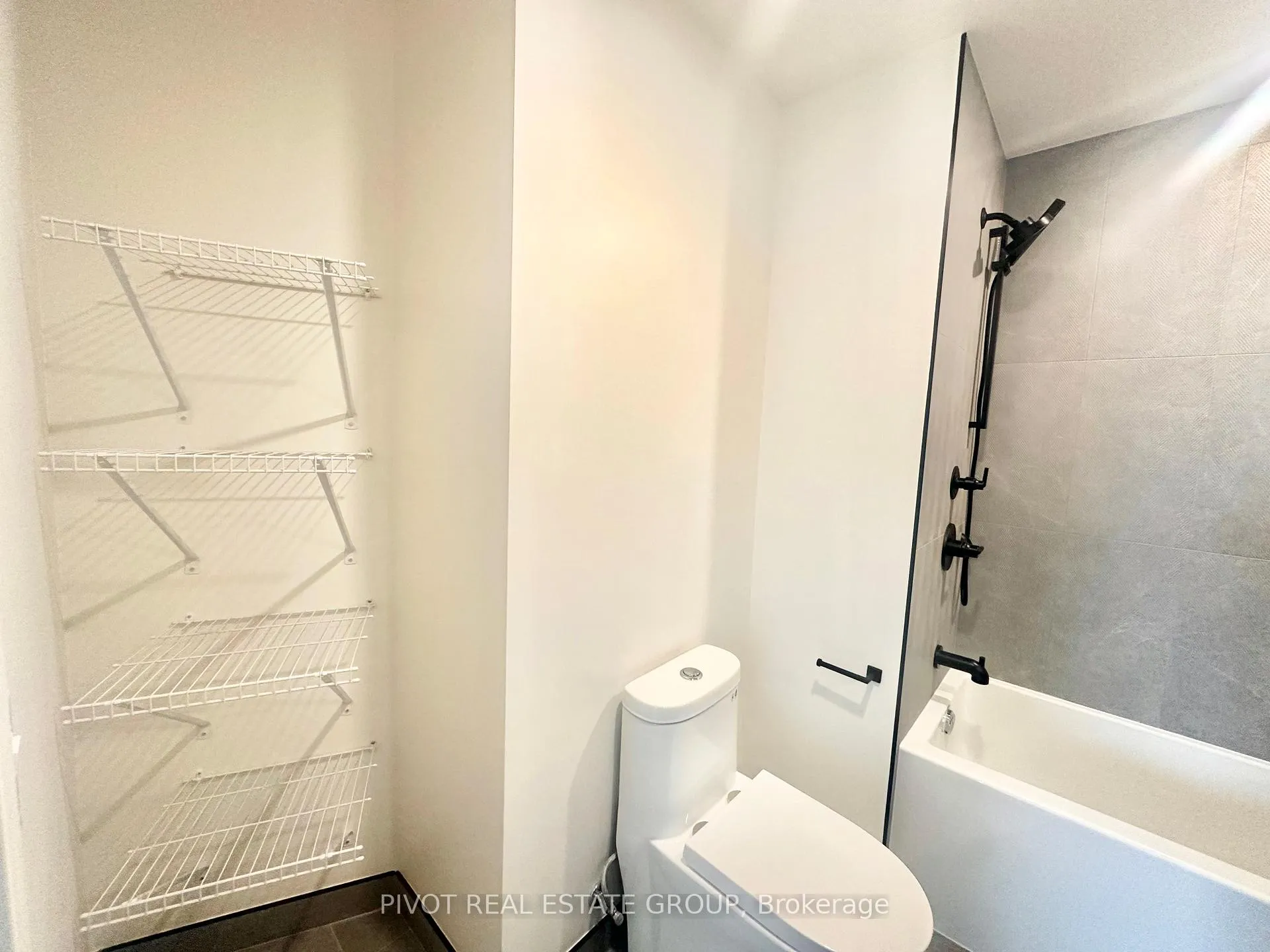 Photo 16 of Unit 910, 1050 Eastern Avenue, Toronto, The Beaches — HOMEH