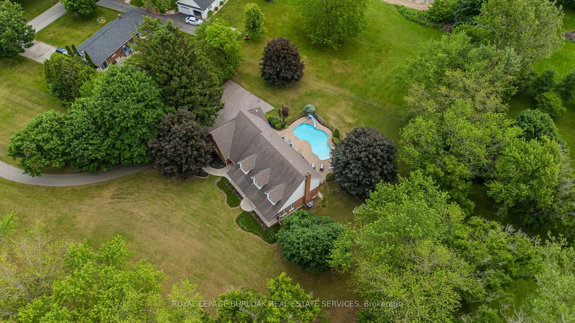 Photo 3 of 331 Lanark Street, Haldimand — HOMEH