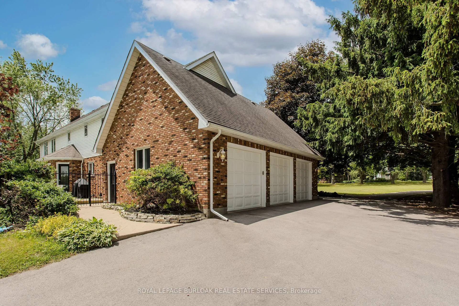 Photo 5 of 331 Lanark Street, Haldimand — HOMEH