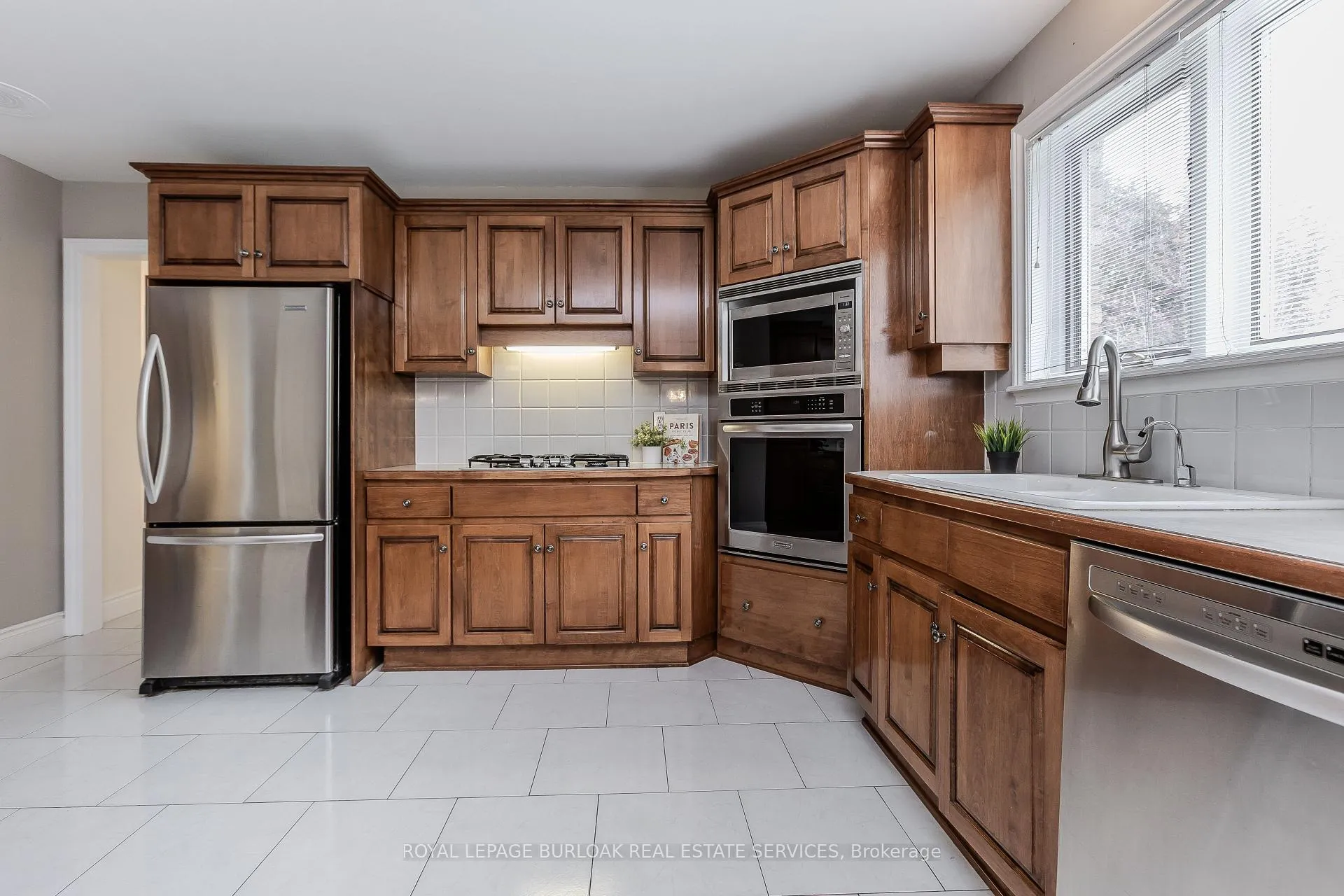 Photo 16 of 331 Lanark Street, Haldimand — HOMEH