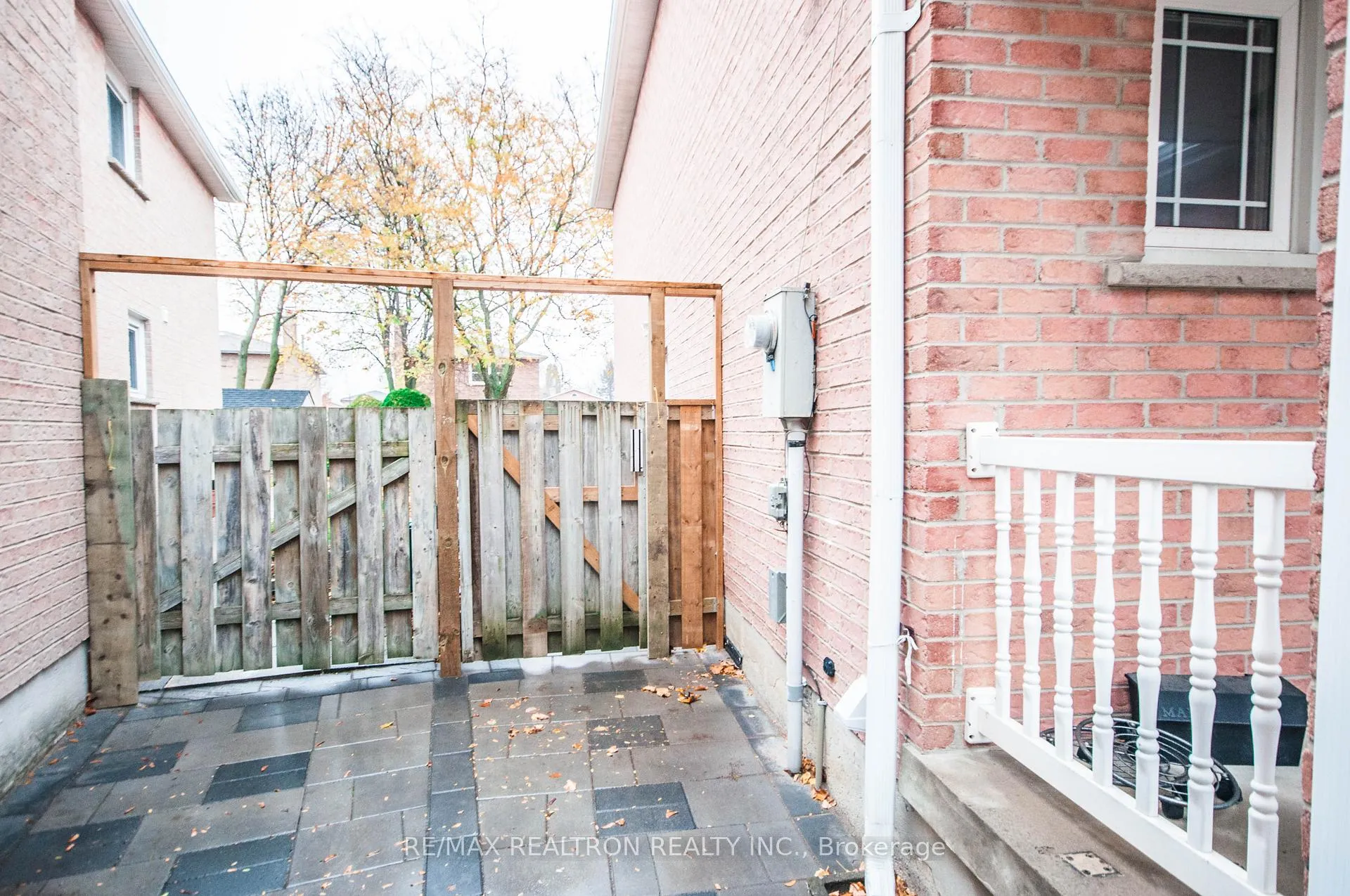Photo 2 of 87 Garham Crescent, Markham, Aileen-Willowbrook — HOMEH