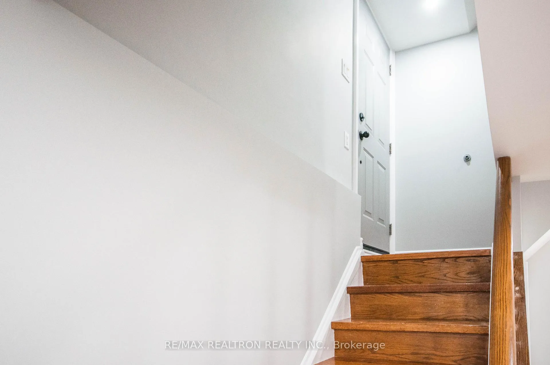 Photo 4 of 87 Garham Crescent, Markham, Aileen-Willowbrook — HOMEH