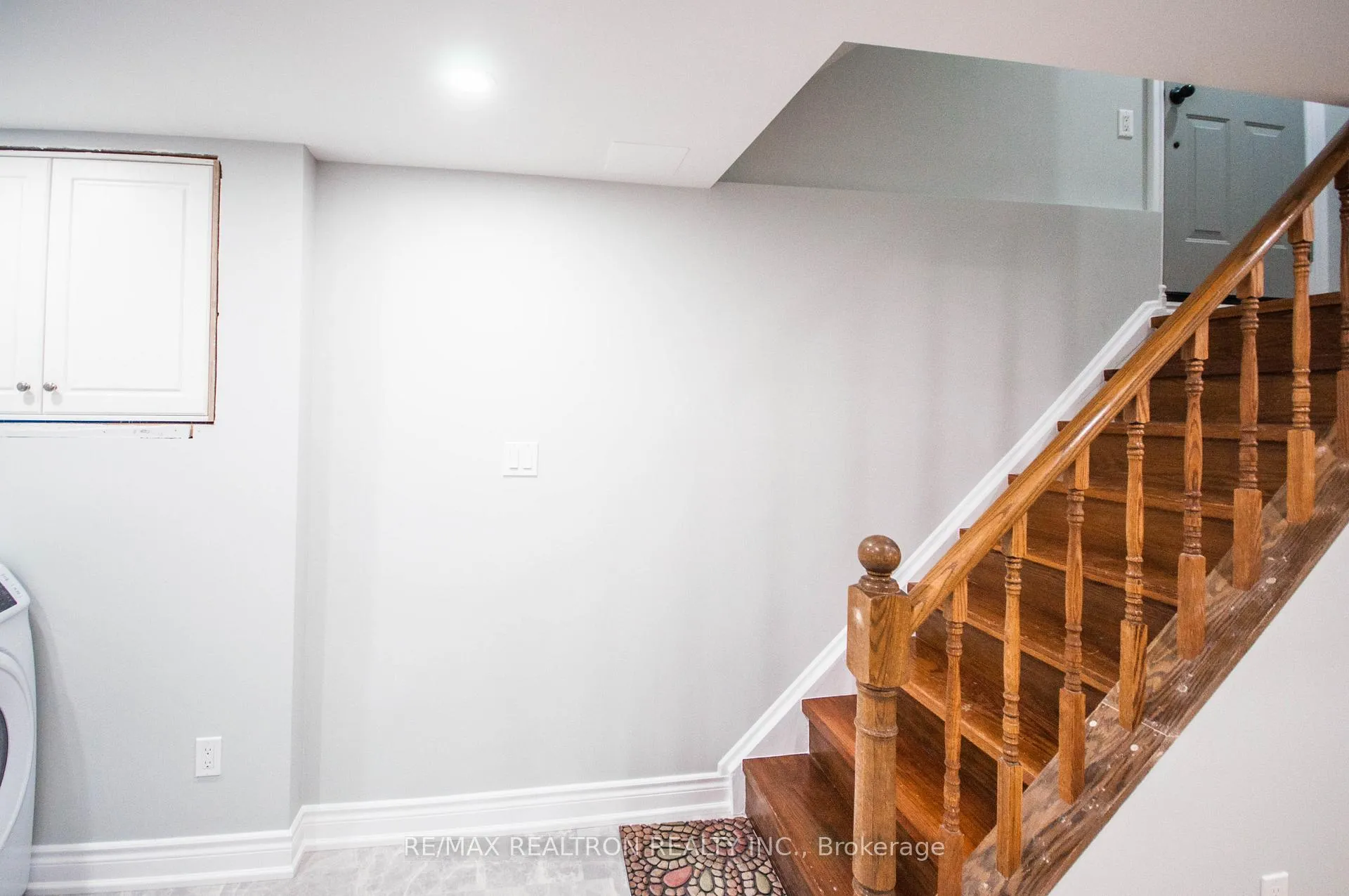 Photo 5 of 87 Garham Crescent, Markham, Aileen-Willowbrook — HOMEH