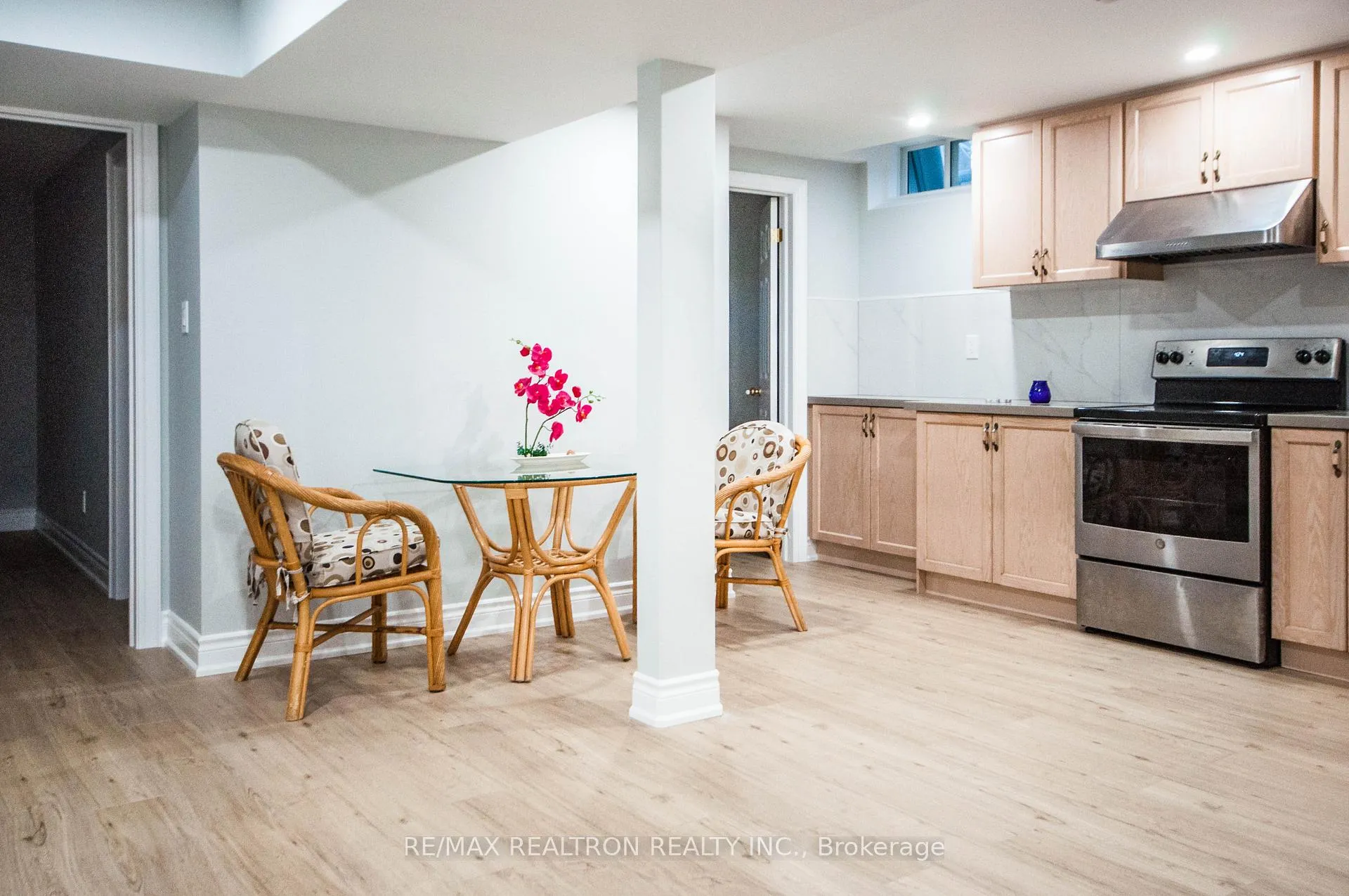Photo 6 of 87 Garham Crescent, Markham, Aileen-Willowbrook — HOMEH