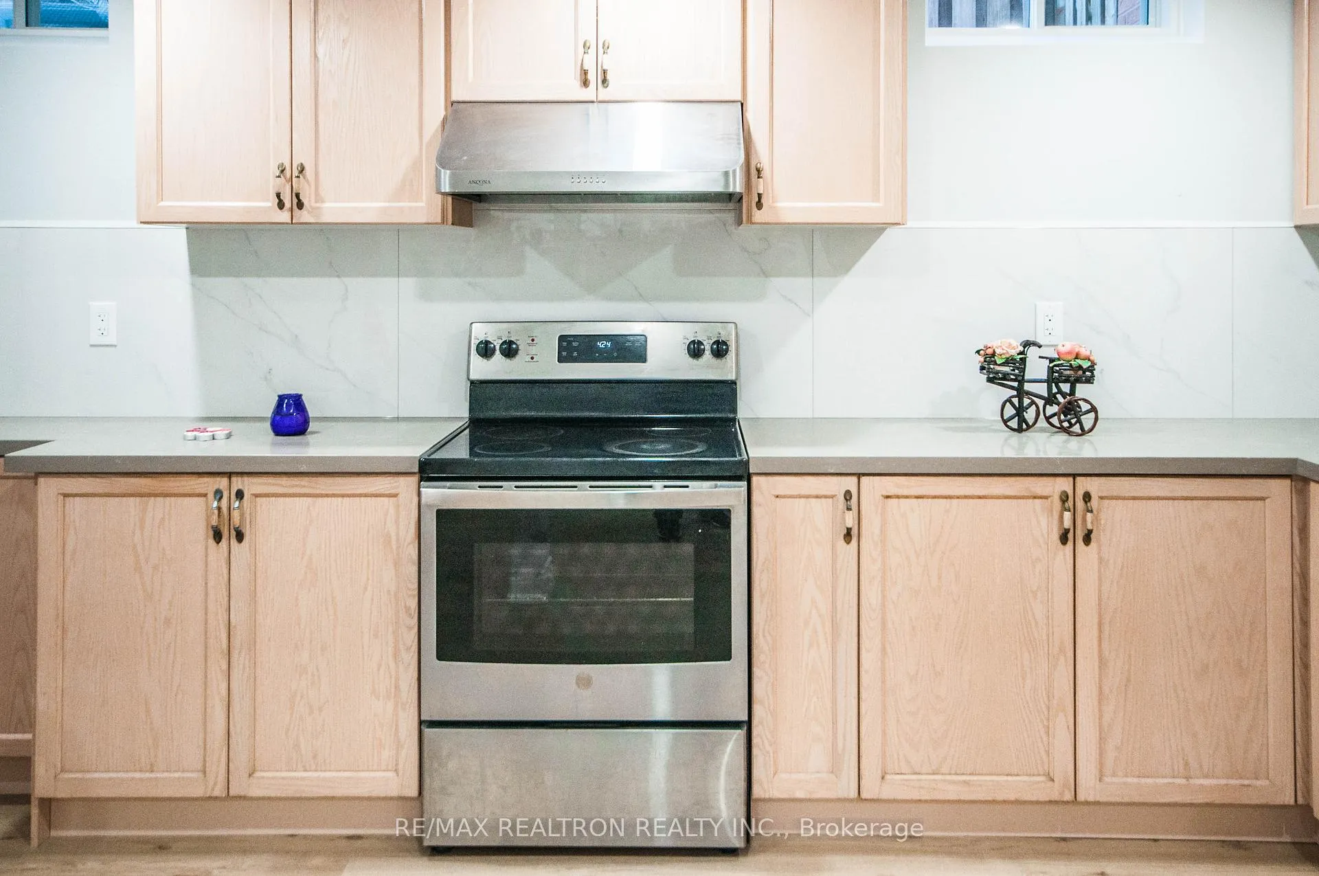 Photo 7 of 87 Garham Crescent, Markham, Aileen-Willowbrook — HOMEH