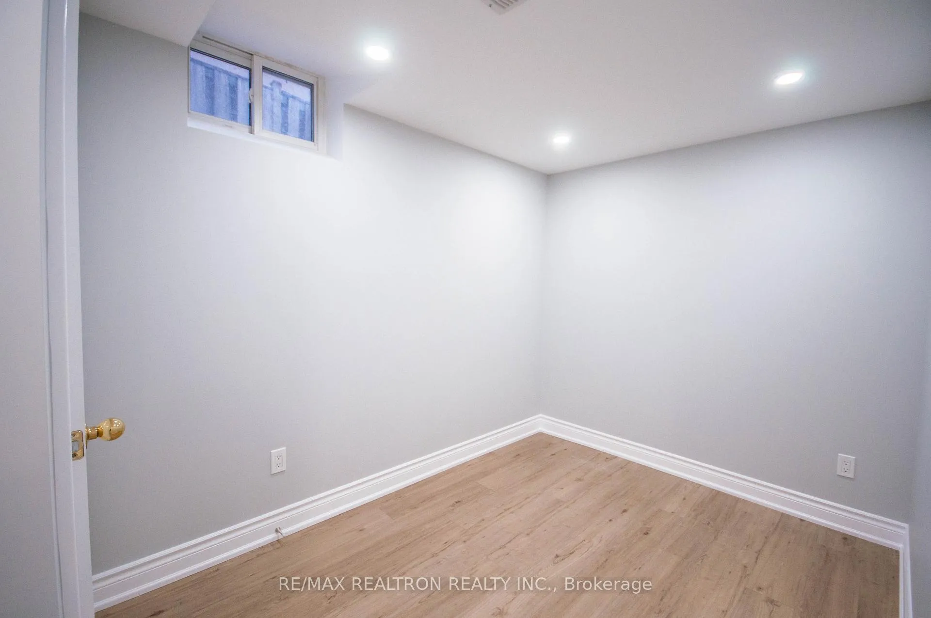 Photo 8 of 87 Garham Crescent, Markham, Aileen-Willowbrook — HOMEH