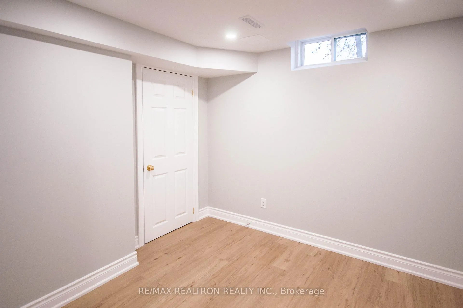Photo 11 of 87 Garham Crescent, Markham, Aileen-Willowbrook — HOMEH