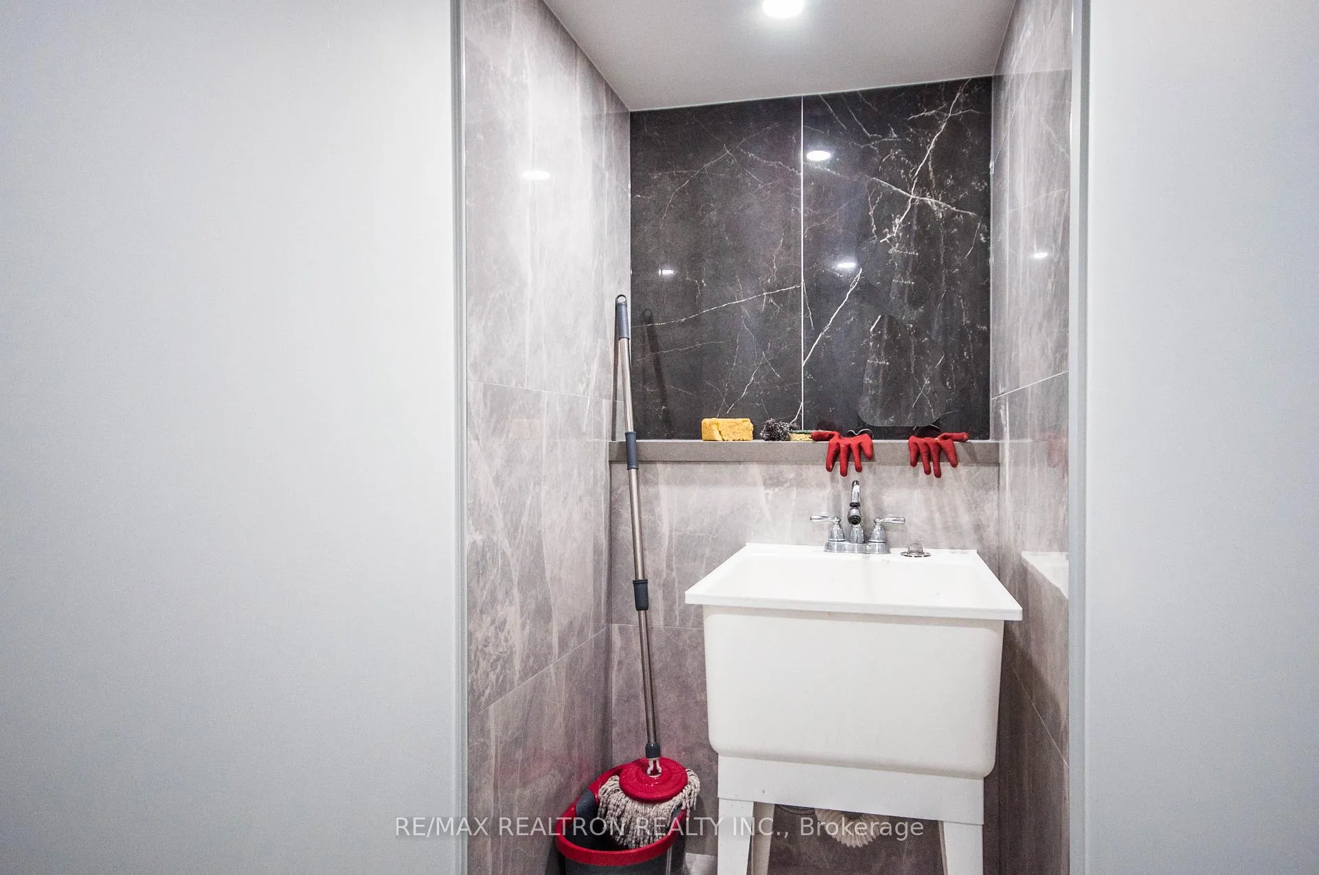 Photo 13 of 87 Garham Crescent, Markham, Aileen-Willowbrook — HOMEH