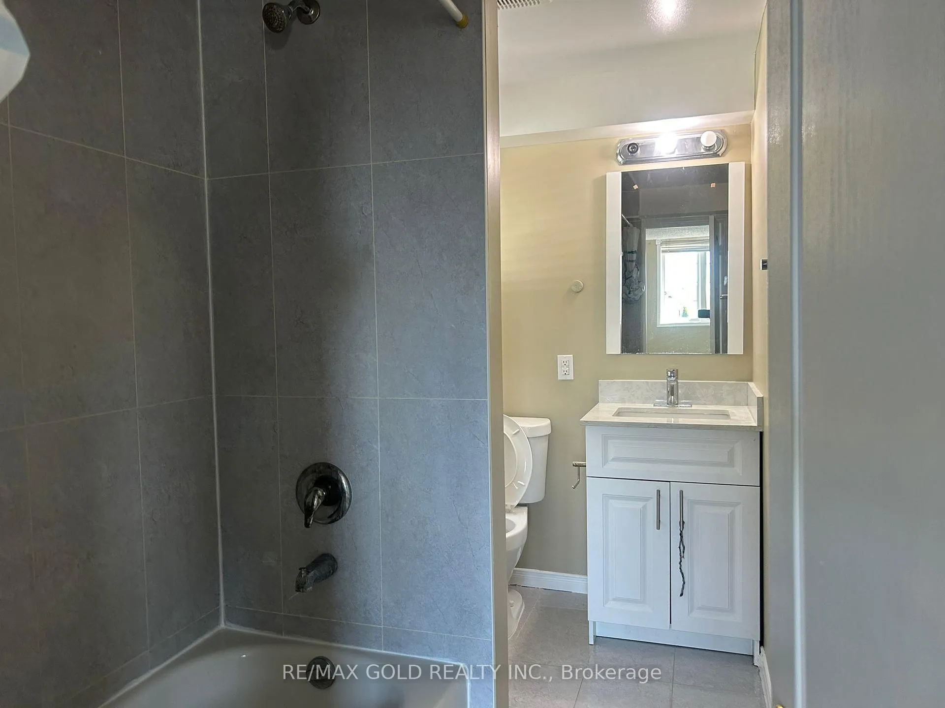 Photo 6 of Unit Upper Level, 283 Newport Drive, Waterloo — HOMEH