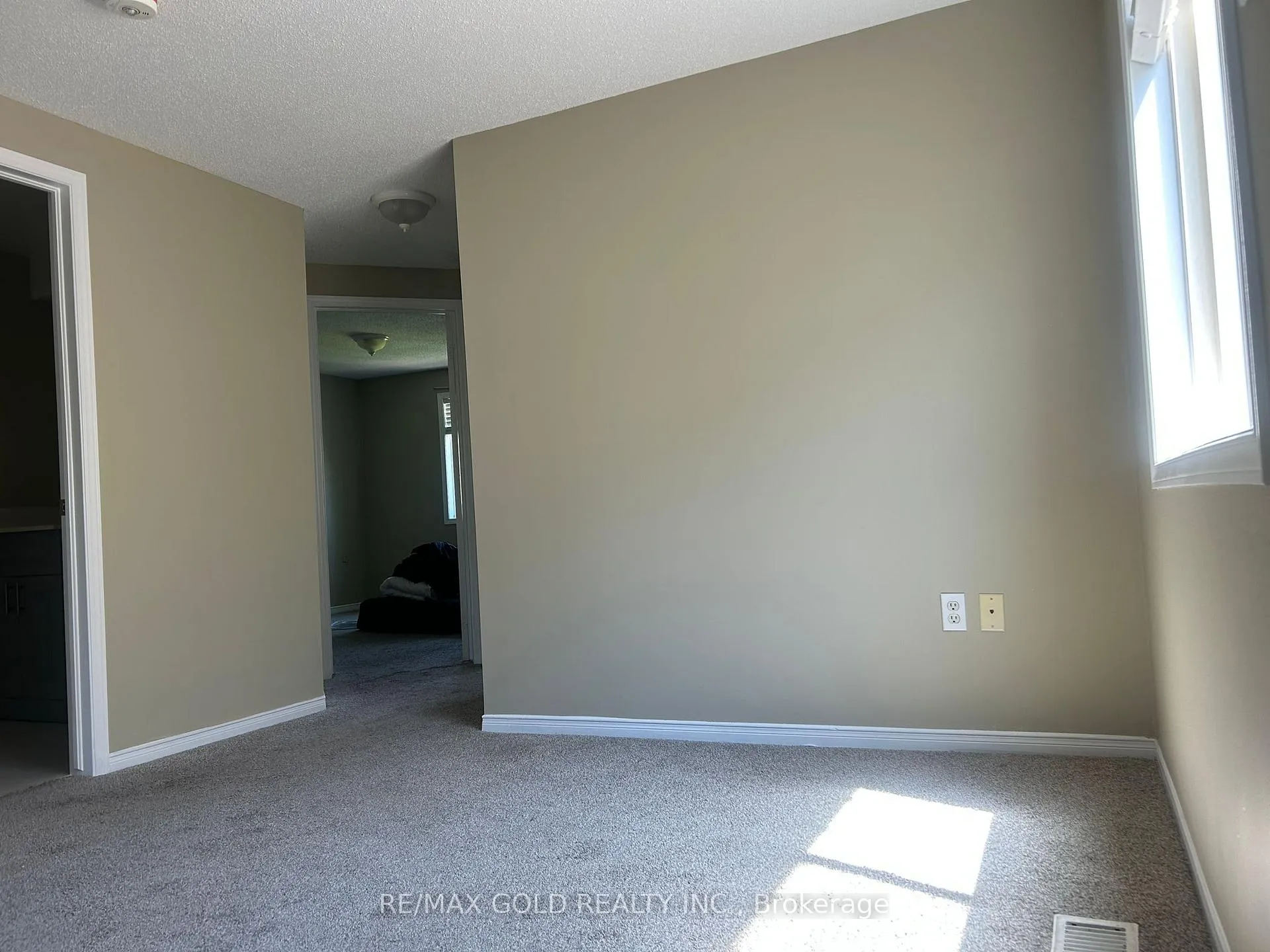 Photo 8 of Unit Upper Level, 283 Newport Drive, Waterloo — HOMEH