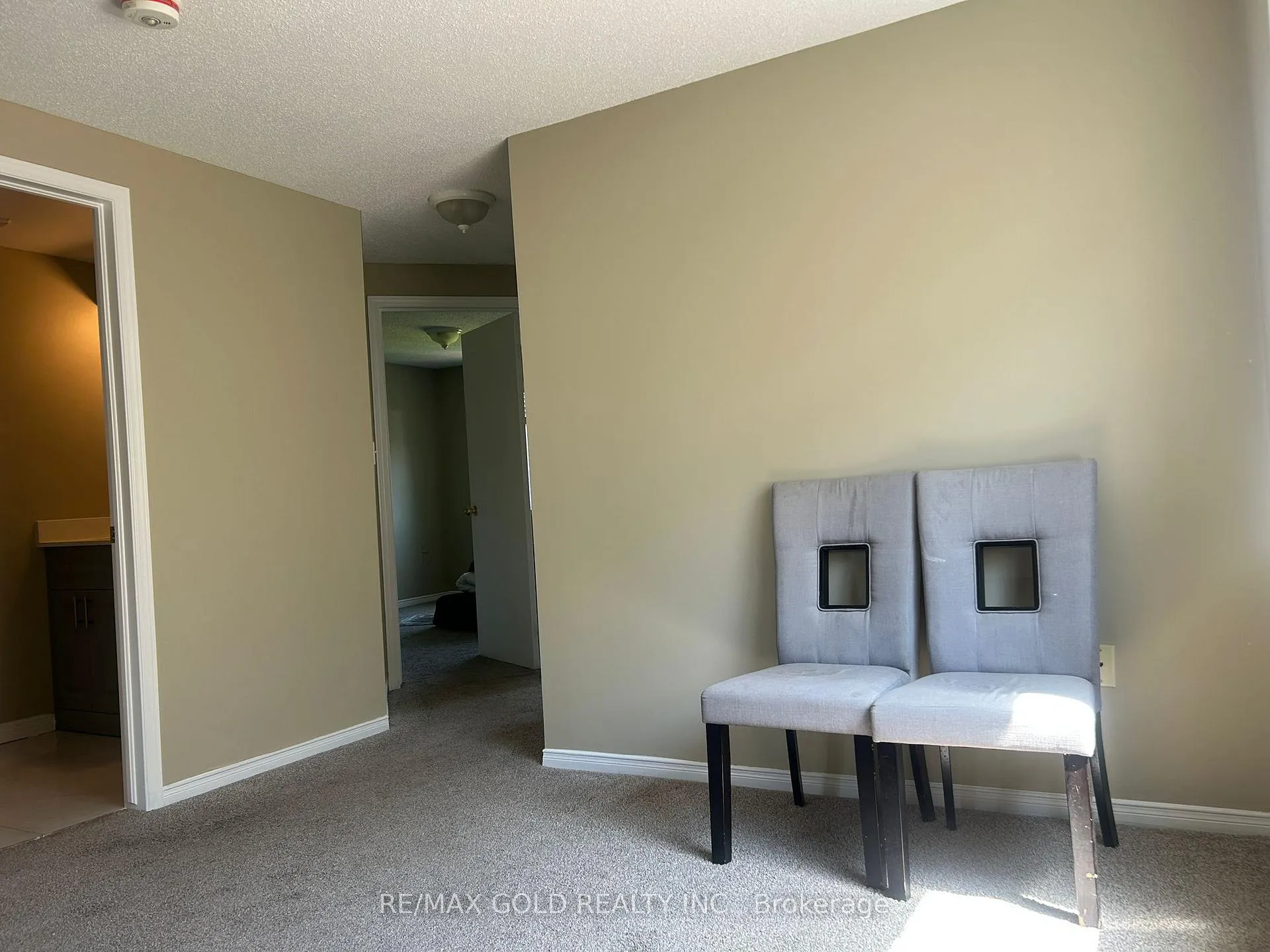 Photo 10 of Unit Upper Level, 283 Newport Drive, Waterloo — HOMEH