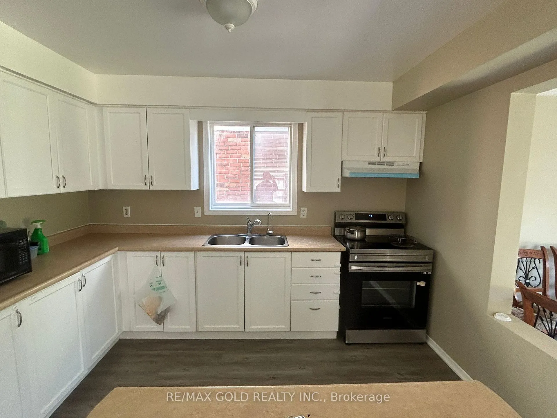Photo 11 of Unit Upper Level, 283 Newport Drive, Waterloo — HOMEH