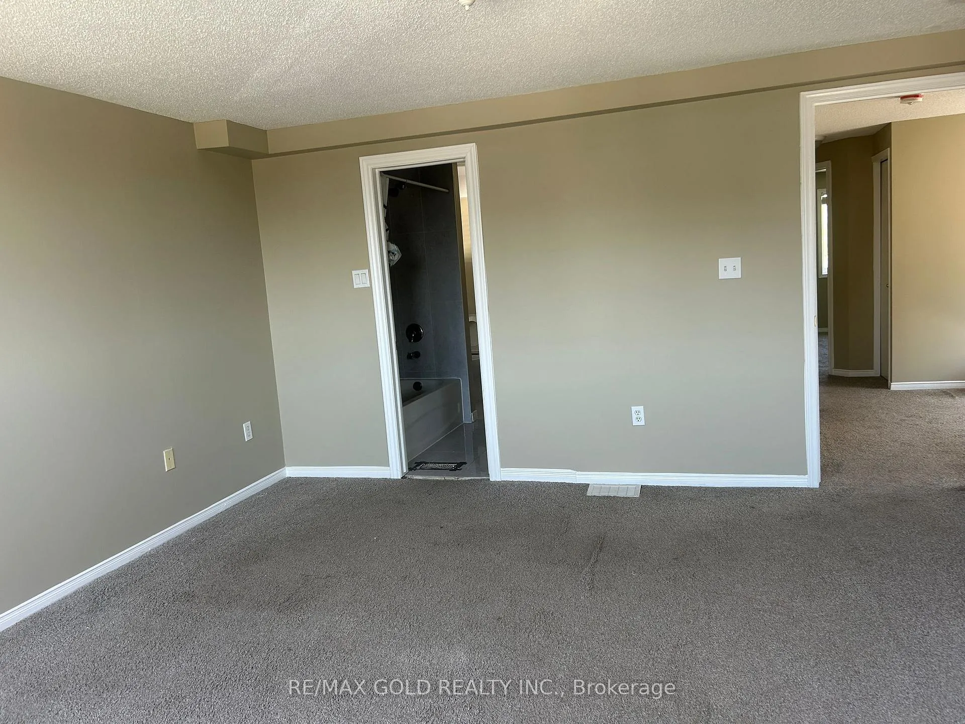 Photo 14 of Unit Upper Level, 283 Newport Drive, Waterloo — HOMEH