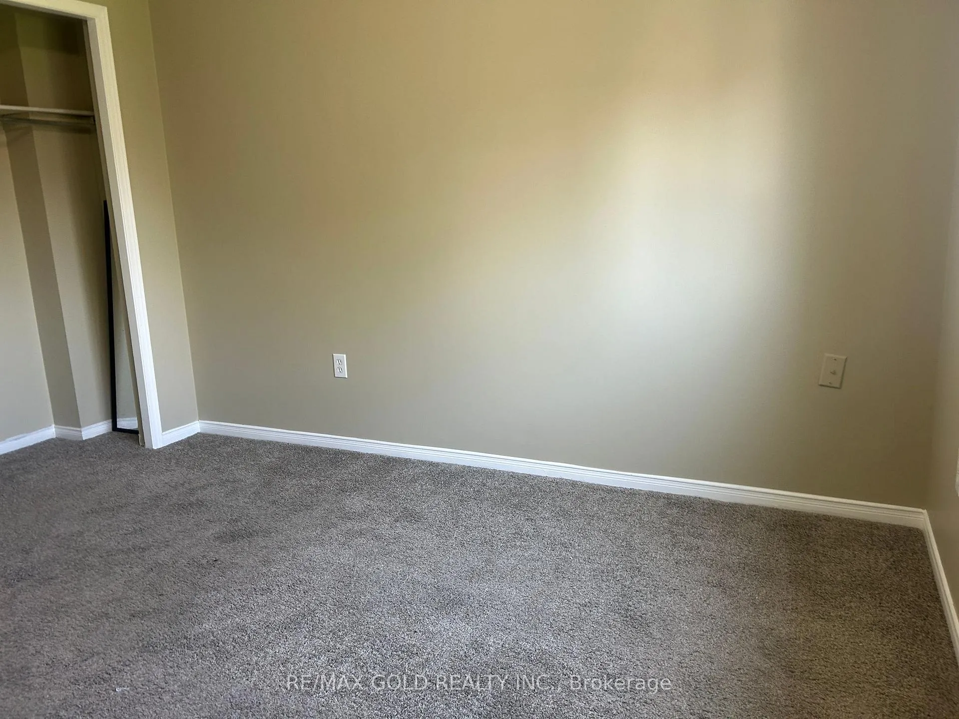 Photo 16 of Unit Upper Level, 283 Newport Drive, Waterloo — HOMEH