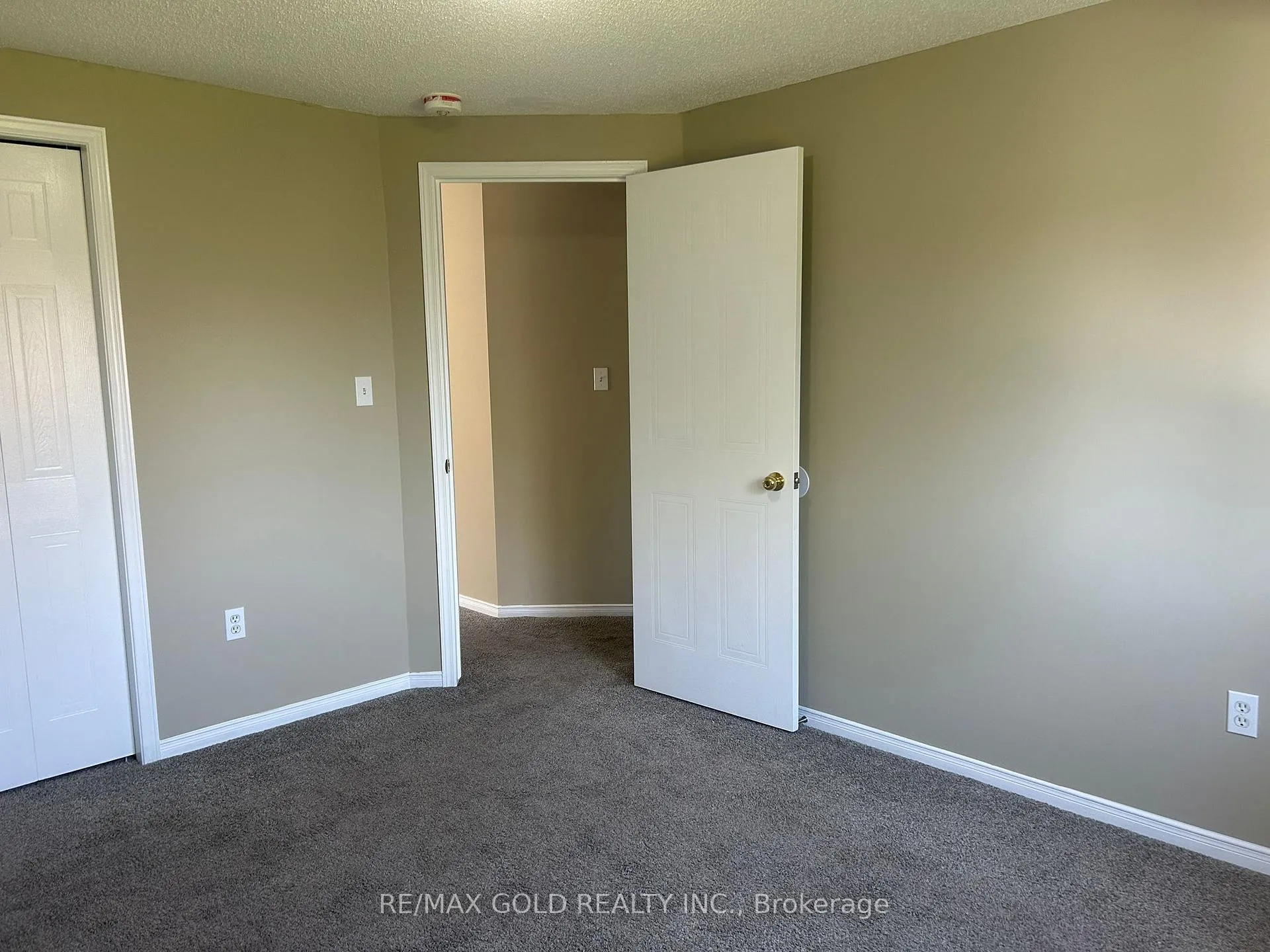 Photo 18 of Unit Upper Level, 283 Newport Drive, Waterloo — HOMEH