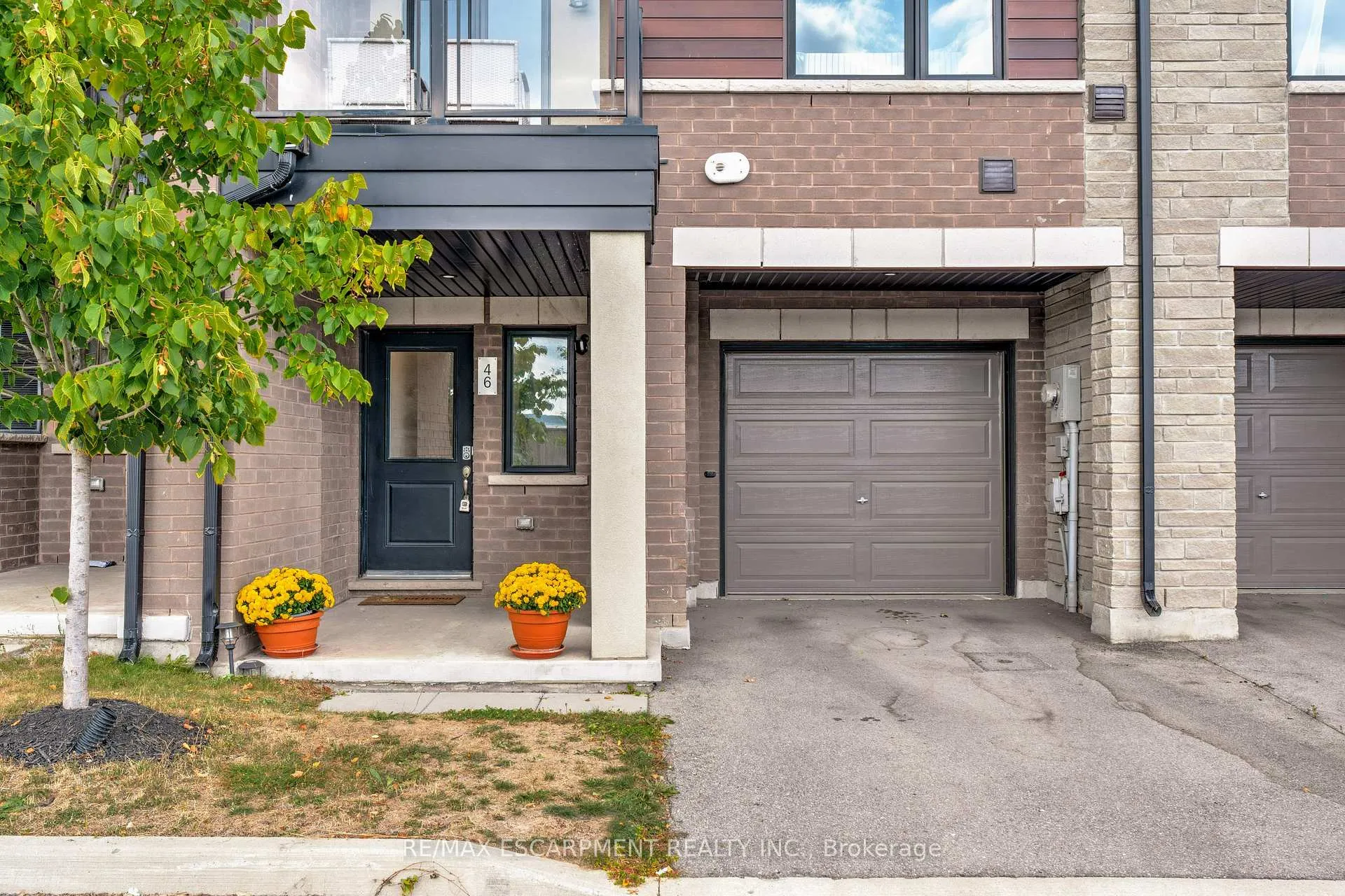 Photo 2 of Unit 46, 590 North Service Road, Hamilton, Lakeshore — HOMEH