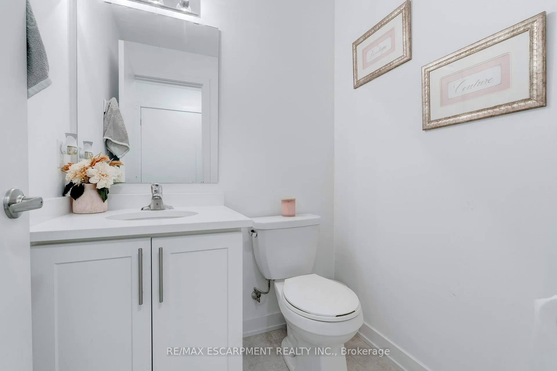 Photo 4 of Unit 46, 590 North Service Road, Hamilton, Lakeshore — HOMEH