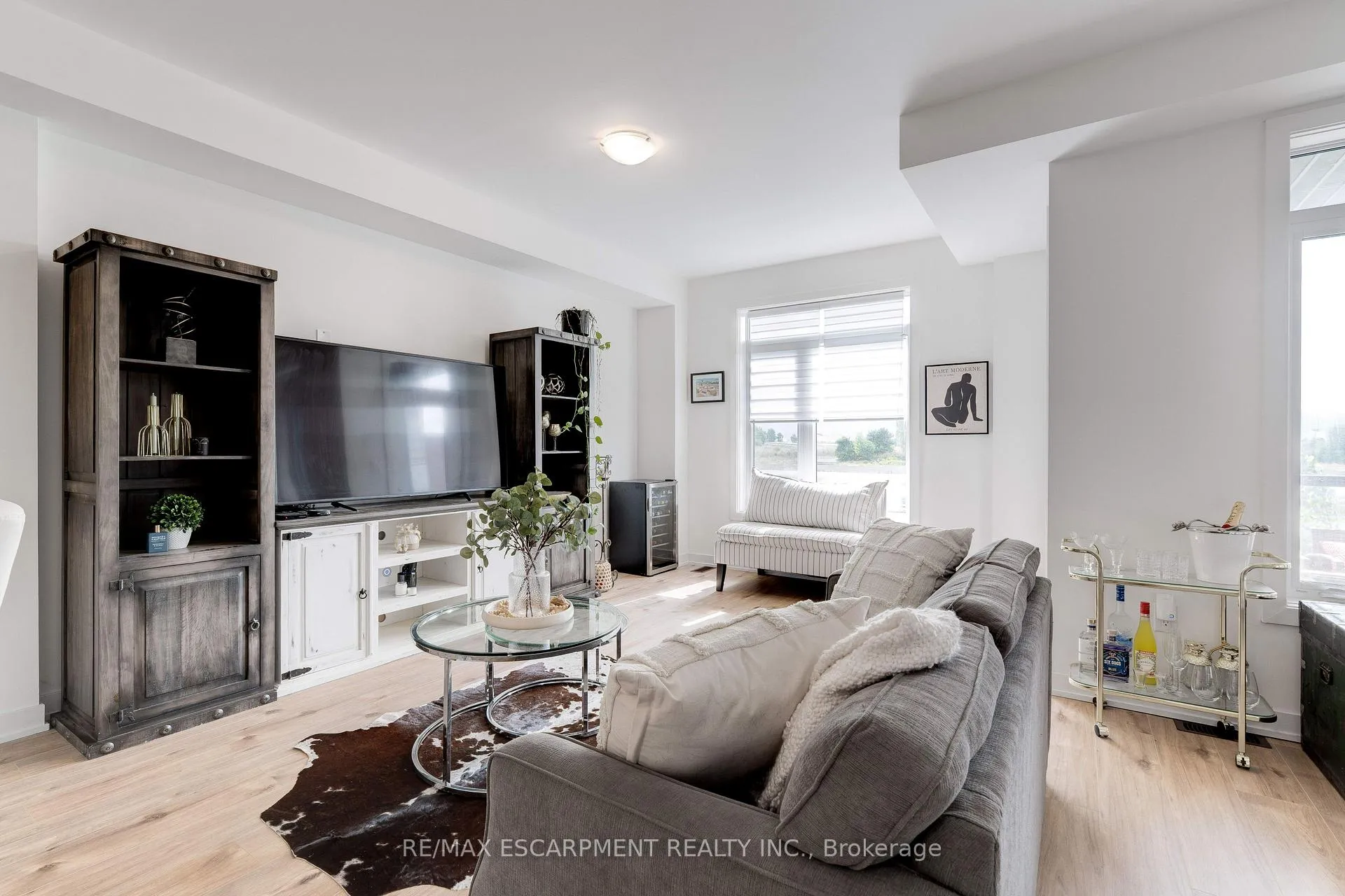 Photo 9 of Unit 46, 590 North Service Road, Hamilton, Lakeshore — HOMEH