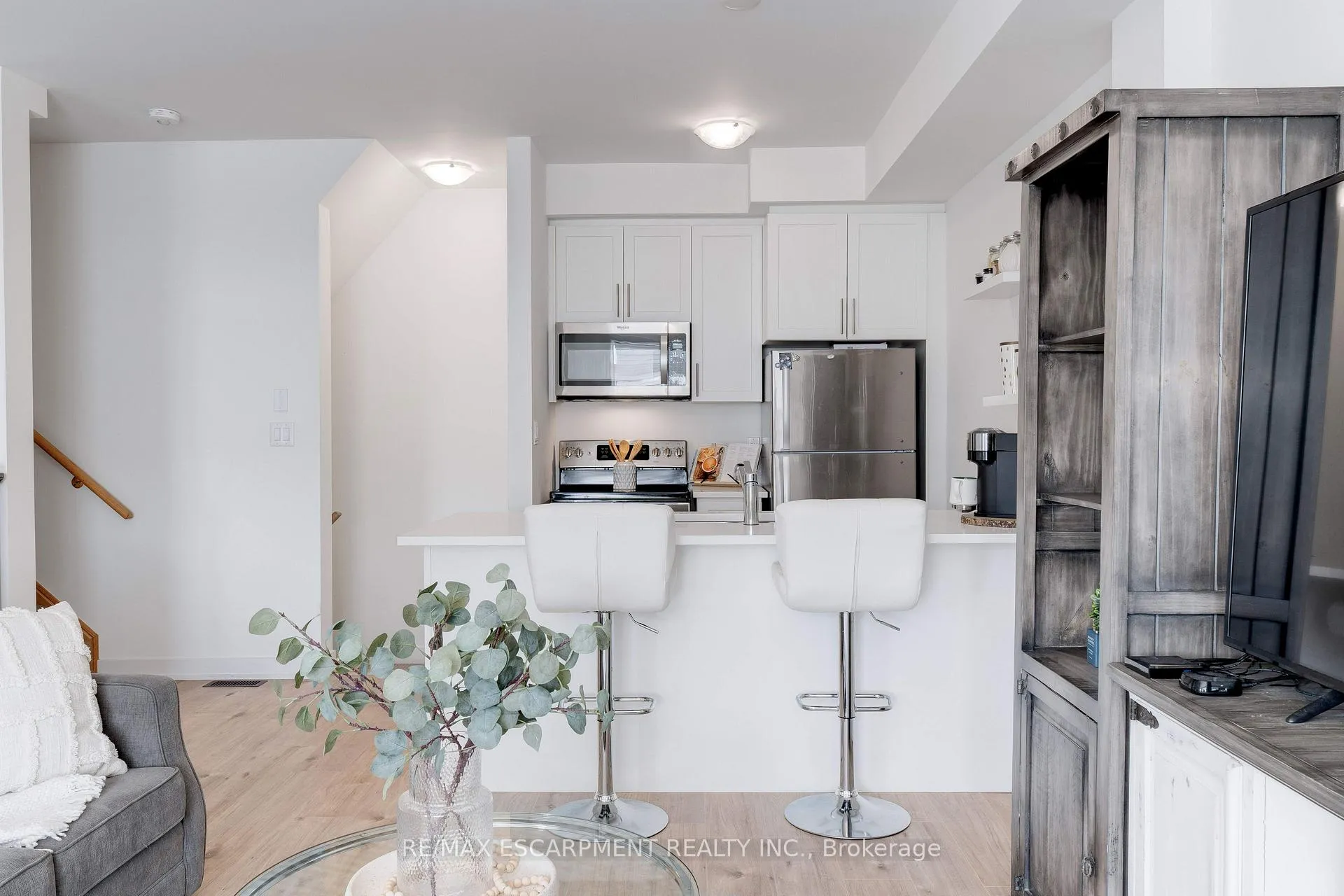 Photo 12 of Unit 46, 590 North Service Road, Hamilton, Lakeshore — HOMEH
