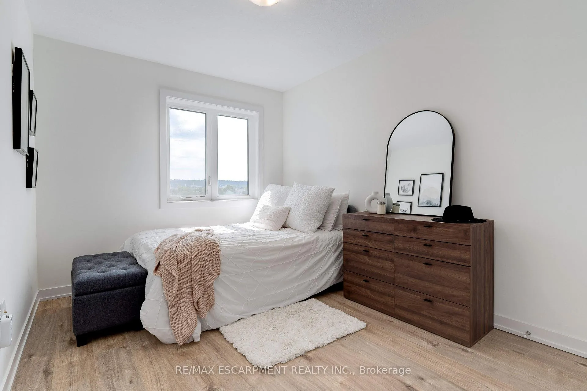 Photo 18 of Unit 46, 590 North Service Road, Hamilton, Lakeshore — HOMEH