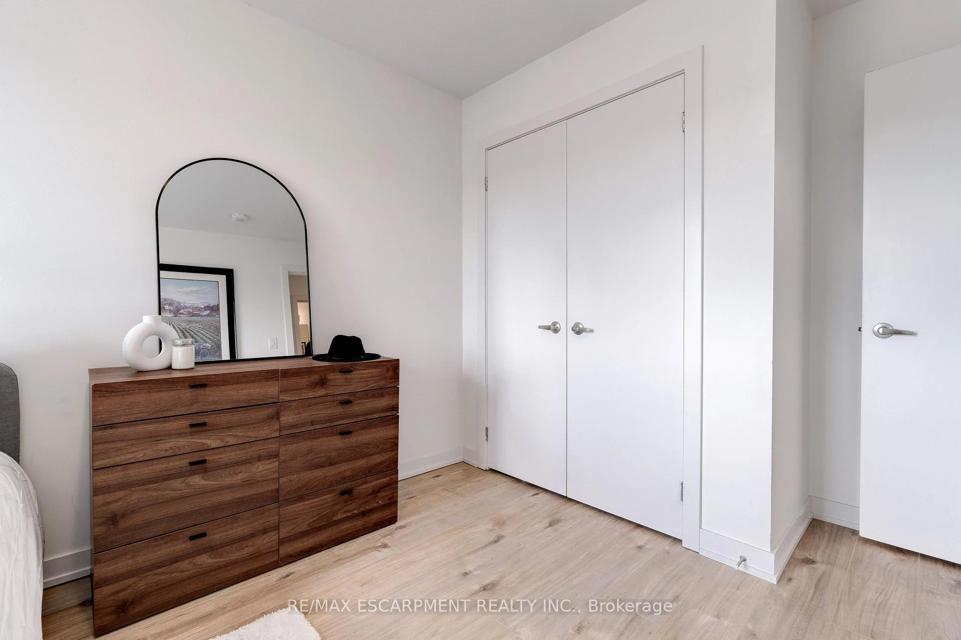 Photo 19 of Unit 46, 590 North Service Road, Hamilton, Lakeshore — HOMEH