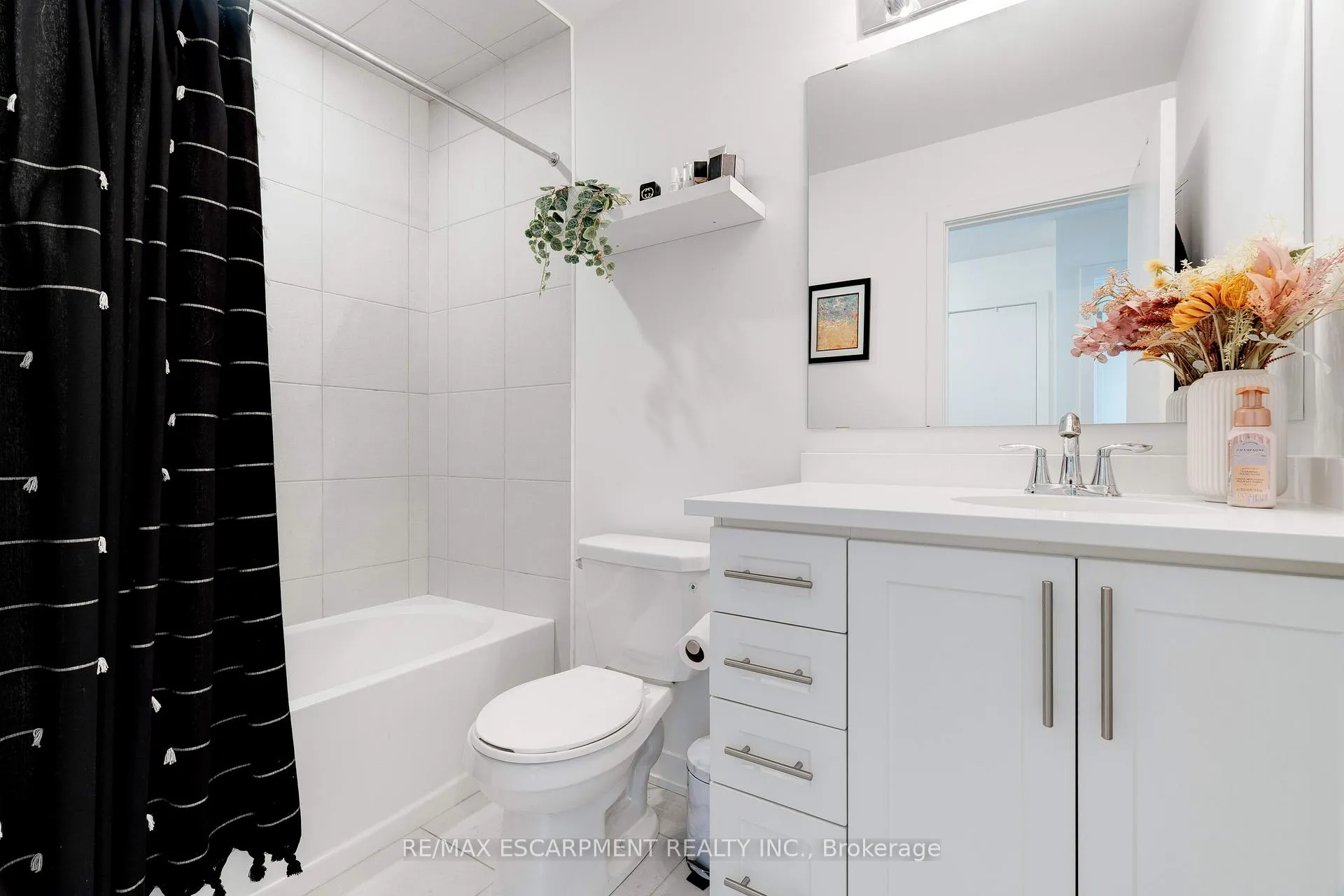 Photo 20 of Unit 46, 590 North Service Road, Hamilton, Lakeshore — HOMEH