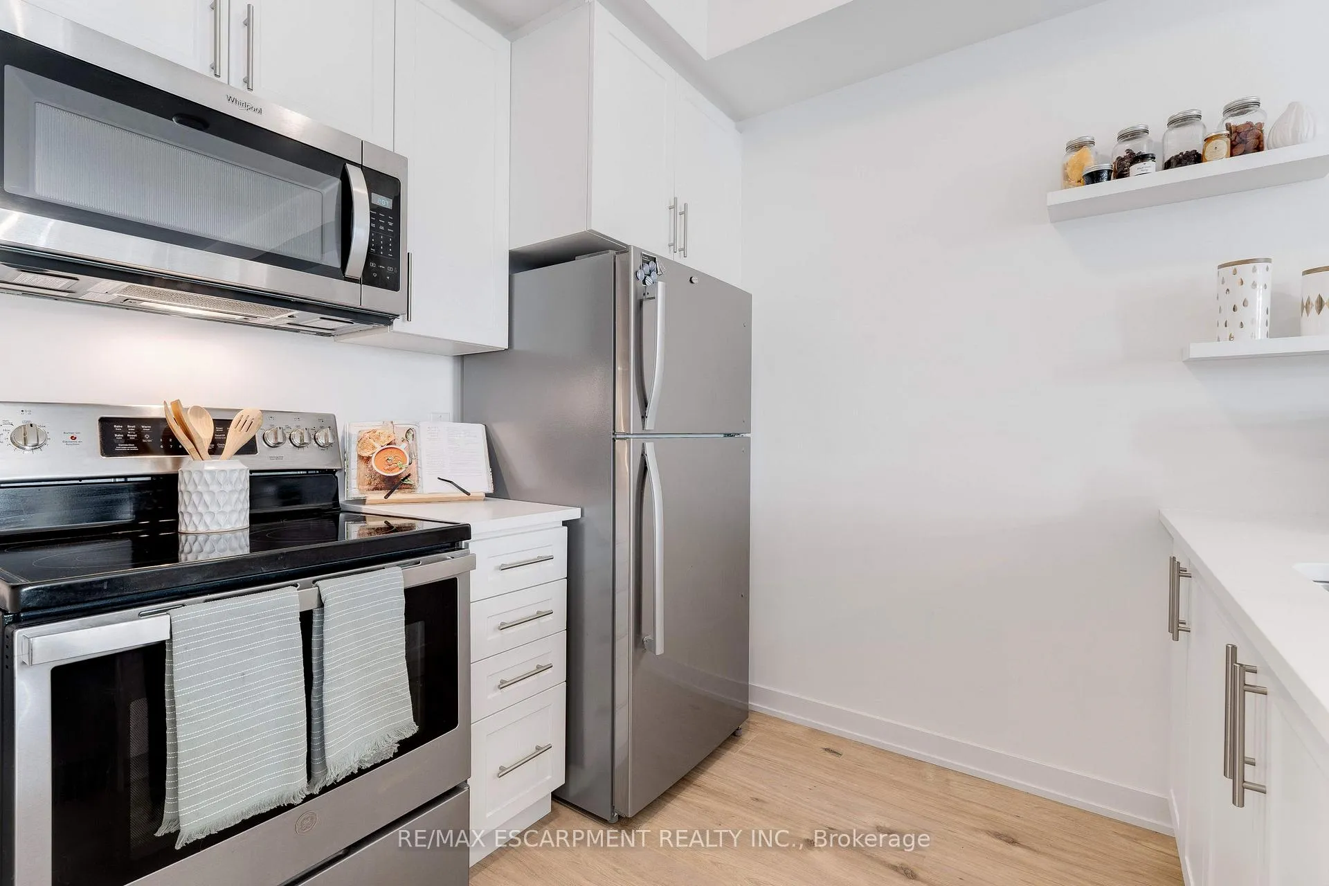 Photo 25 of Unit 46, 590 North Service Road, Hamilton, Lakeshore — HOMEH