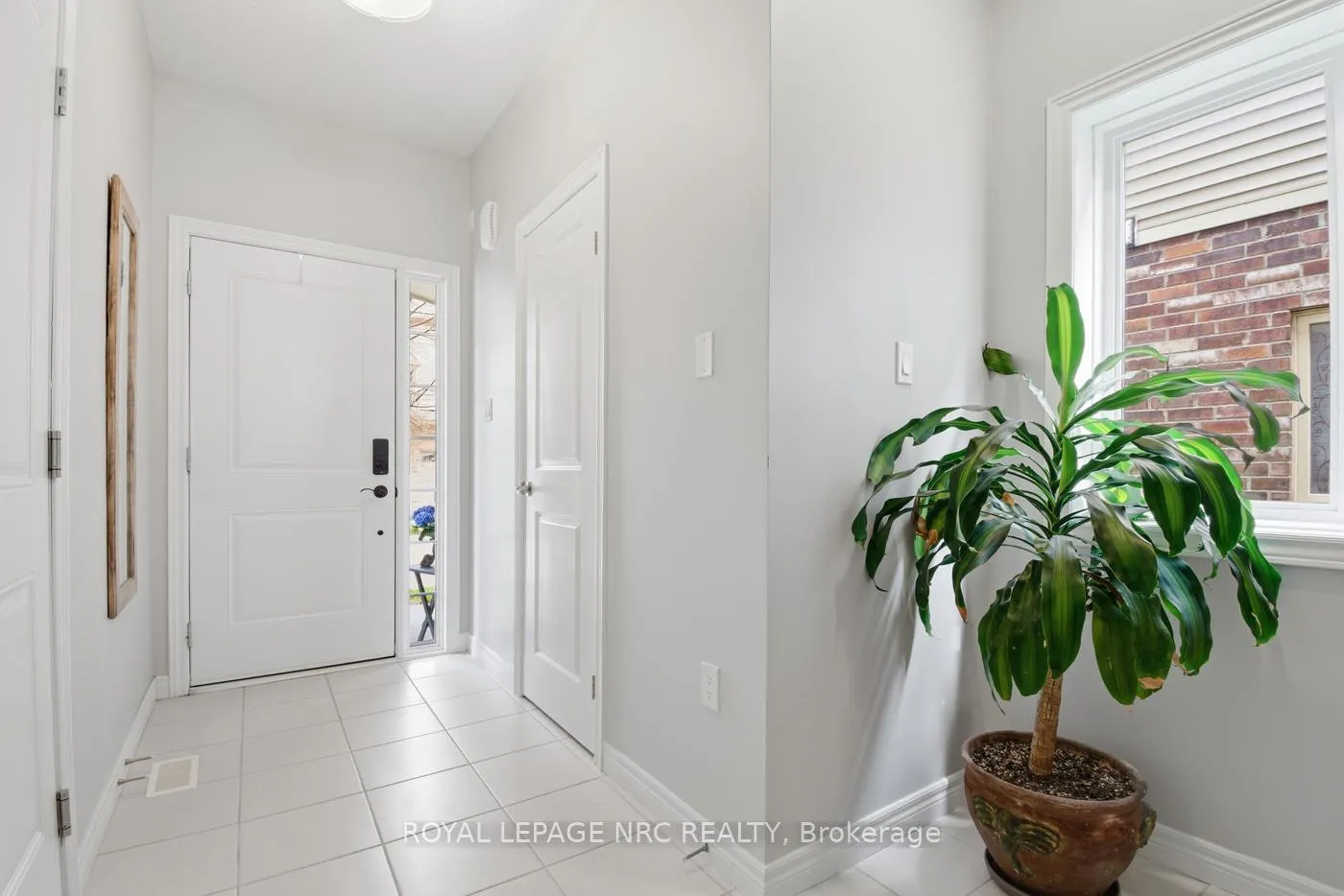 Photo 6 of 107 Dunrobin Lane, Grimsby, Grimsby Beach — HOMEH