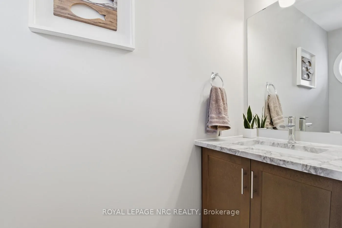 Photo 7 of 107 Dunrobin Lane, Grimsby, Grimsby Beach — HOMEH