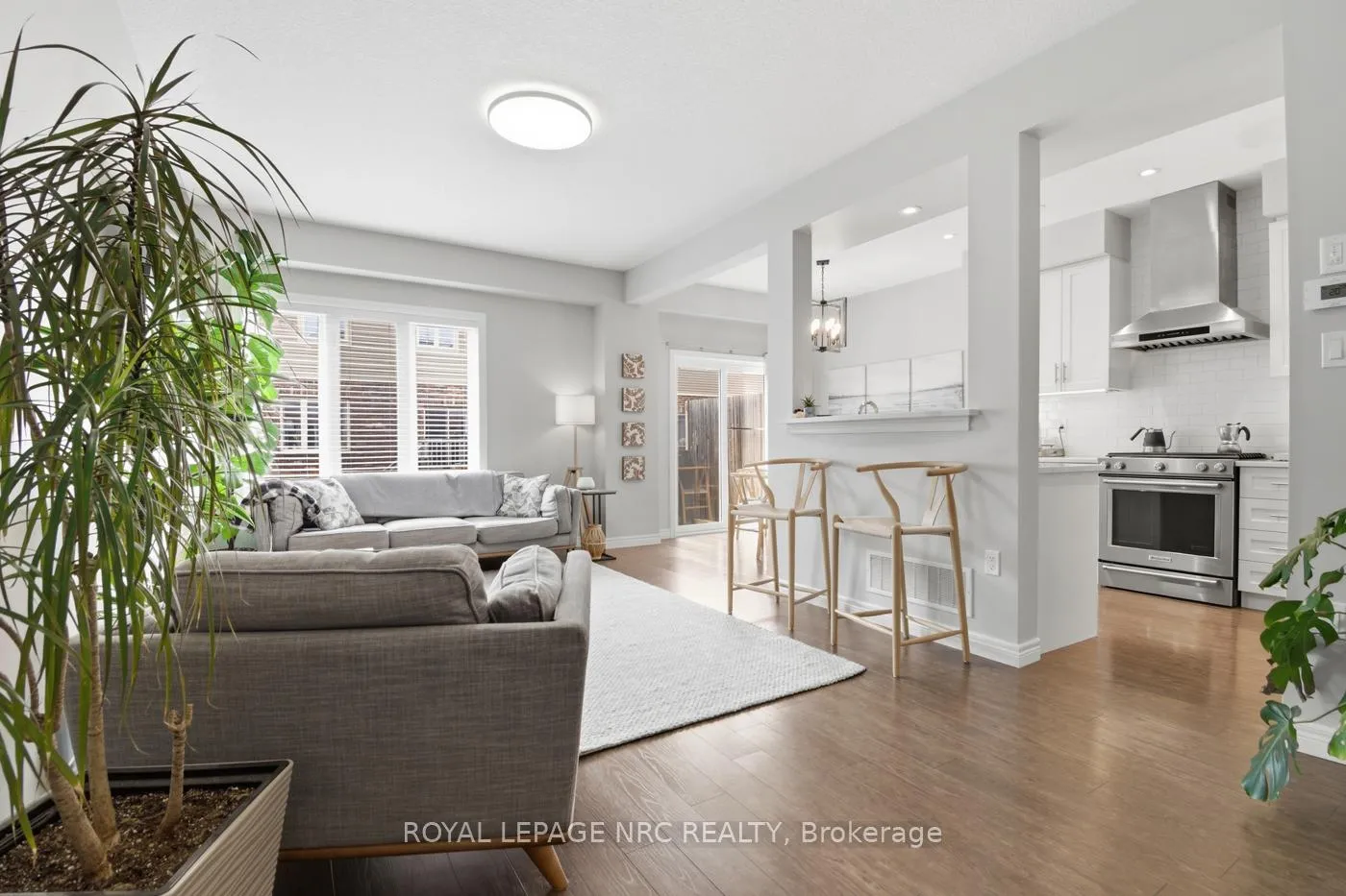 Photo 8 of 107 Dunrobin Lane, Grimsby, Grimsby Beach — HOMEH