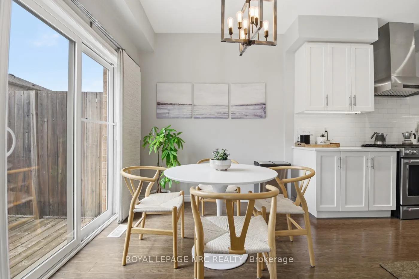 Photo 14 of 107 Dunrobin Lane, Grimsby, Grimsby Beach — HOMEH