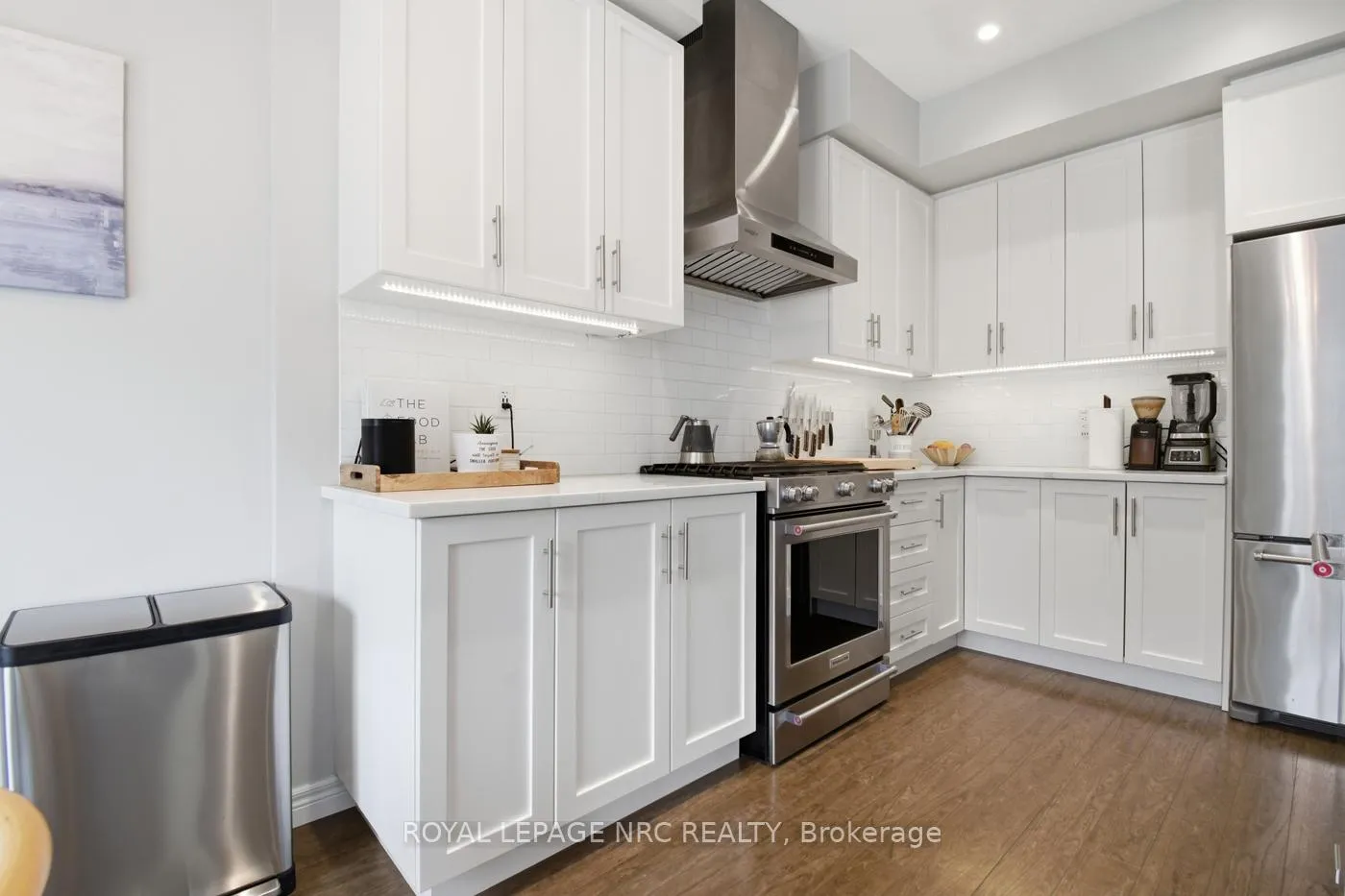Photo 15 of 107 Dunrobin Lane, Grimsby, Grimsby Beach — HOMEH