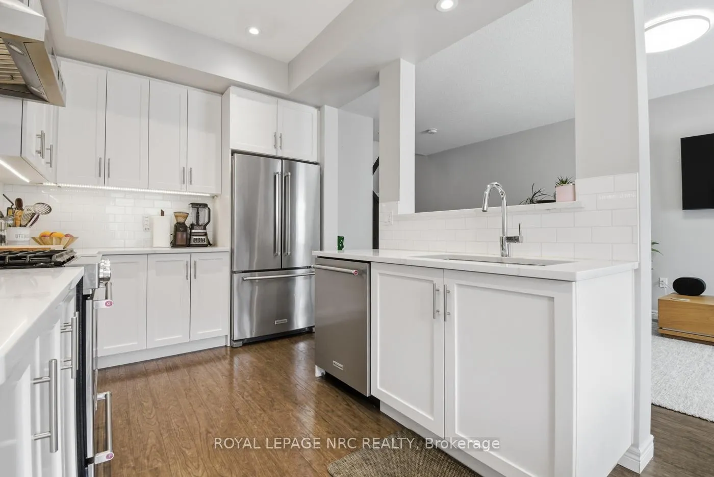 Photo 16 of 107 Dunrobin Lane, Grimsby, Grimsby Beach — HOMEH