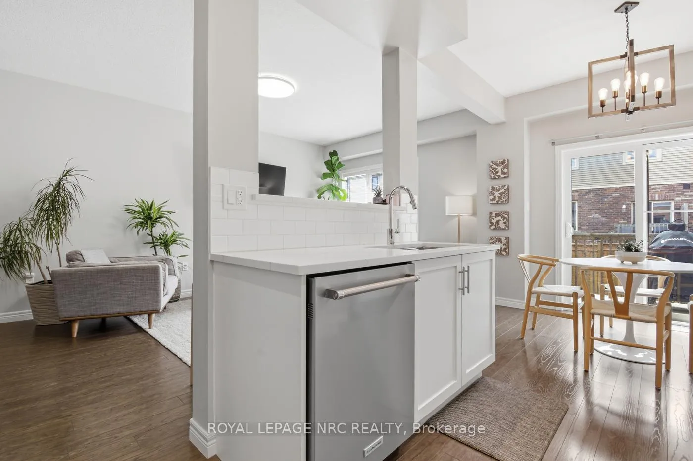 Photo 17 of 107 Dunrobin Lane, Grimsby, Grimsby Beach — HOMEH