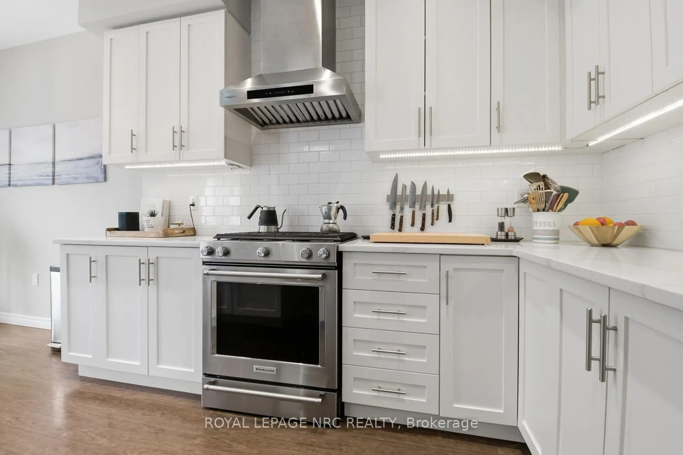 Photo 18 of 107 Dunrobin Lane, Grimsby, Grimsby Beach — HOMEH