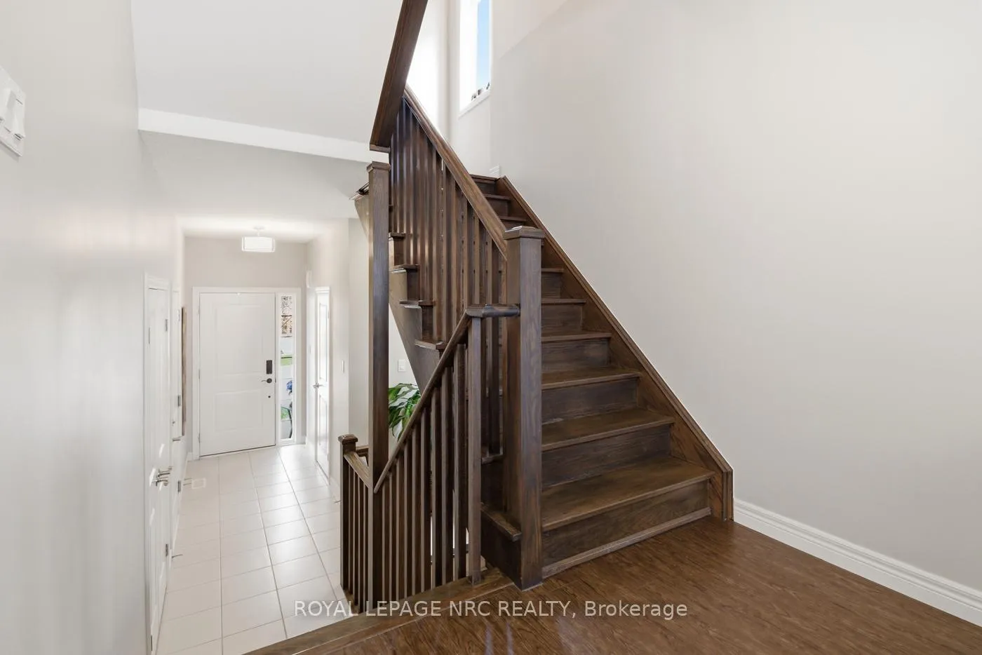 Photo 20 of 107 Dunrobin Lane, Grimsby, Grimsby Beach — HOMEH