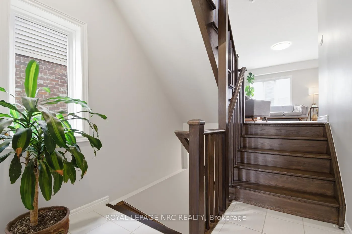 Photo 32 of 107 Dunrobin Lane, Grimsby, Grimsby Beach — HOMEH